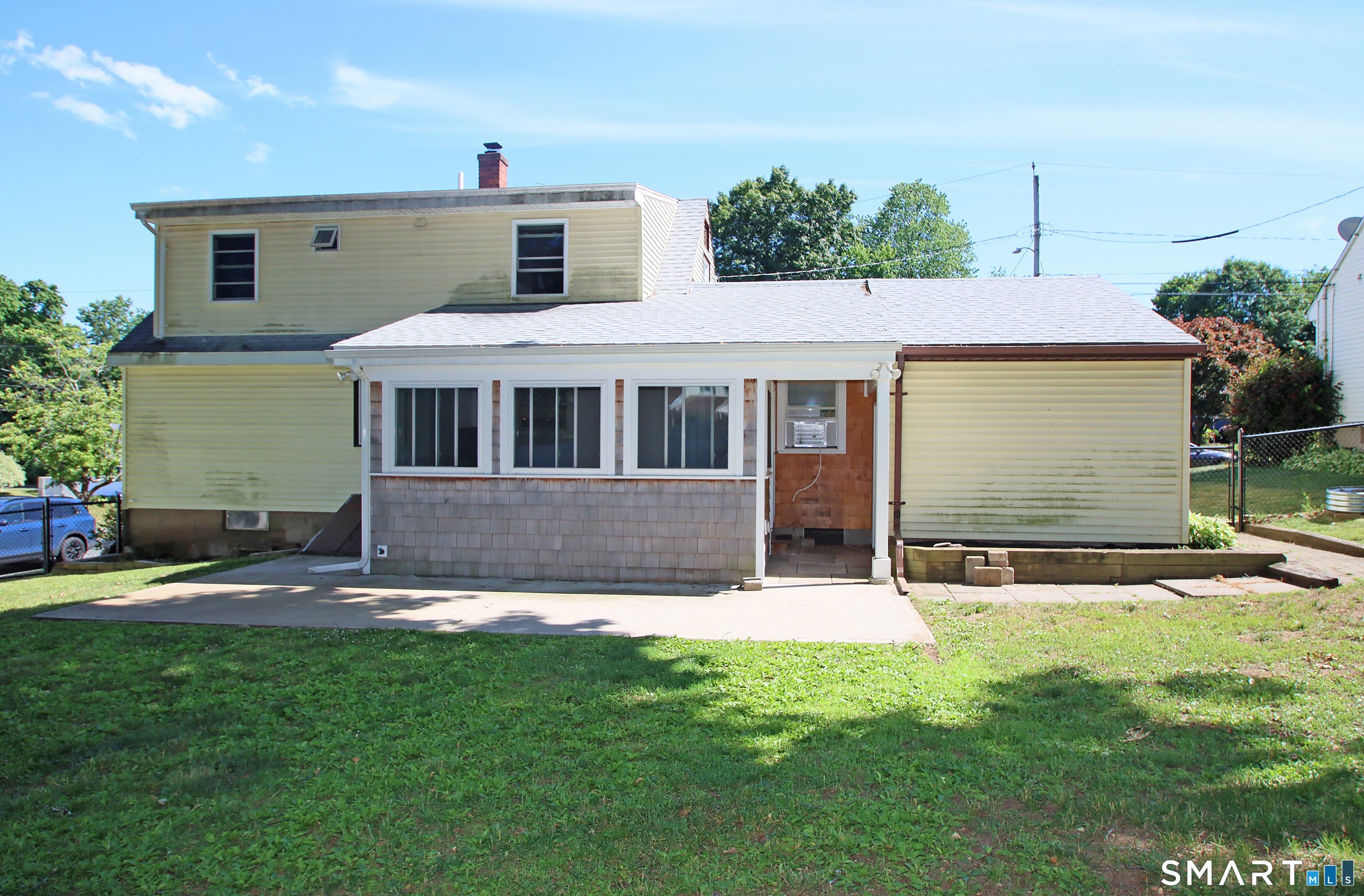 11 Forest Road
