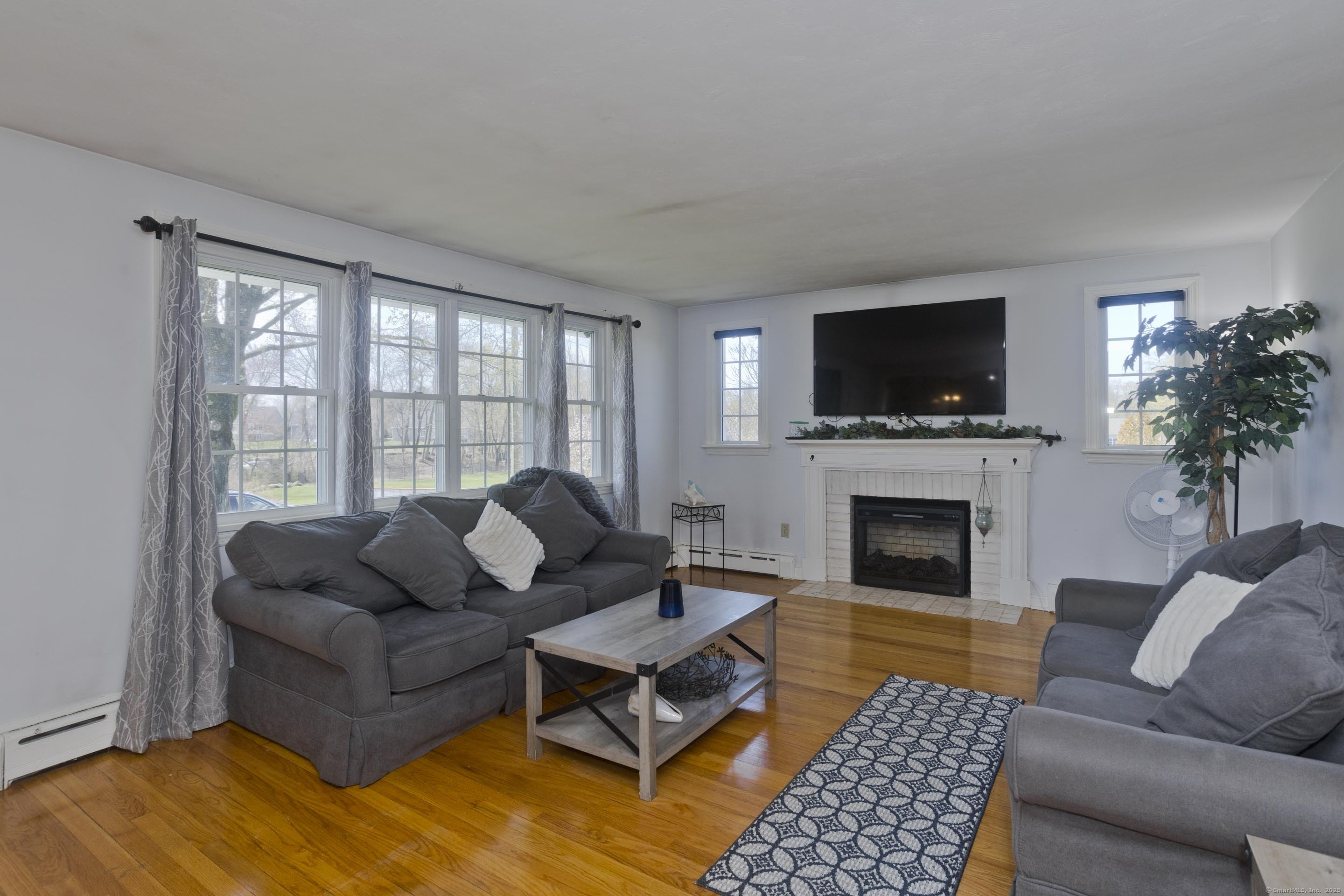 46 Kibbe Drive, Somers, Connecticut image 4