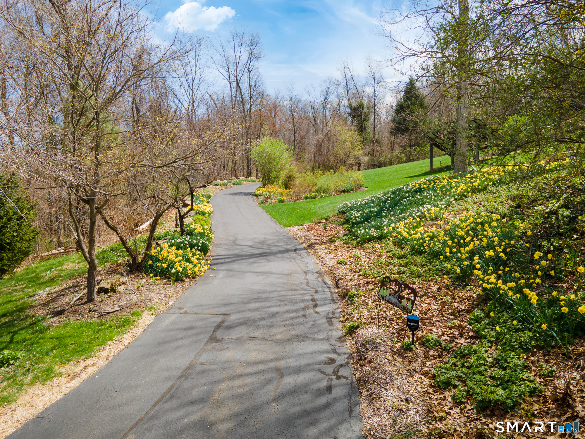 83 Valley Stream Lane