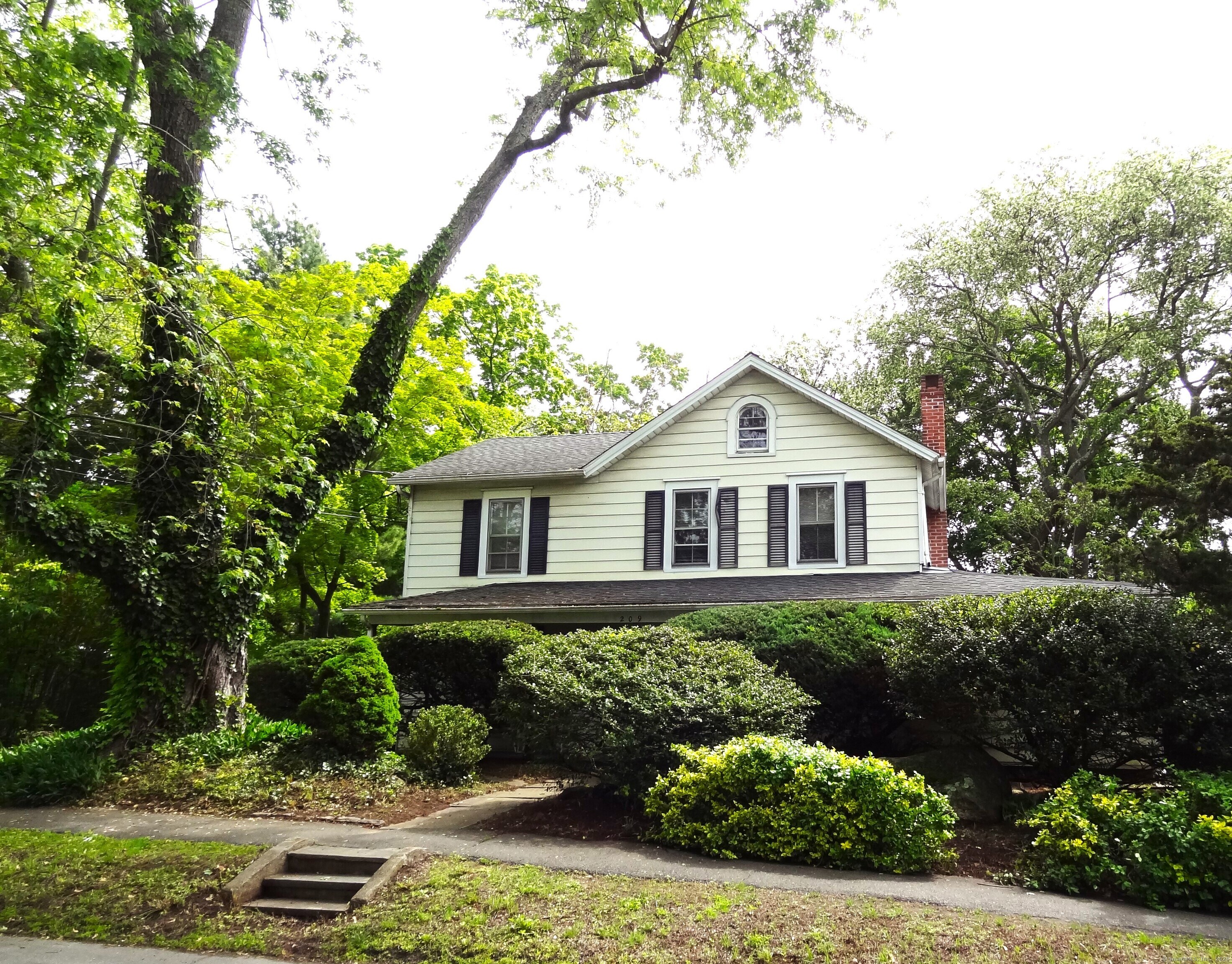 Property for Sale at S Pine Creek Road, Fairfield, Connecticut - Bedrooms: 3 
Bathrooms: 2 
Rooms: 9  - $950,000