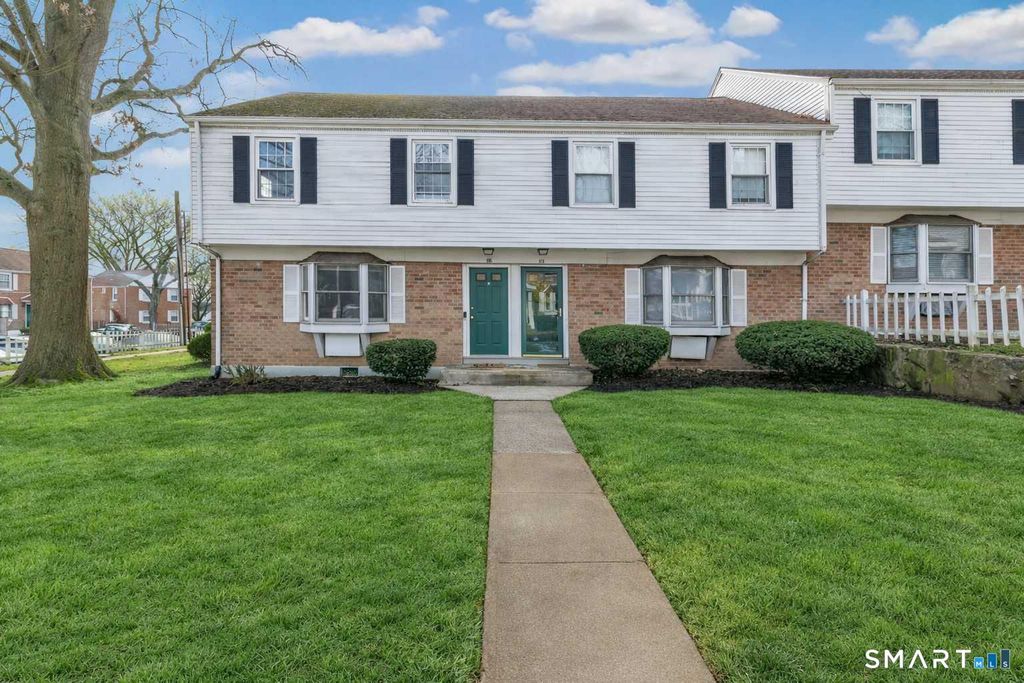 Photo of 240 Sunnyridge Avenue #APT 116, Fairfield, CT 06824 (MLS # 24148245)