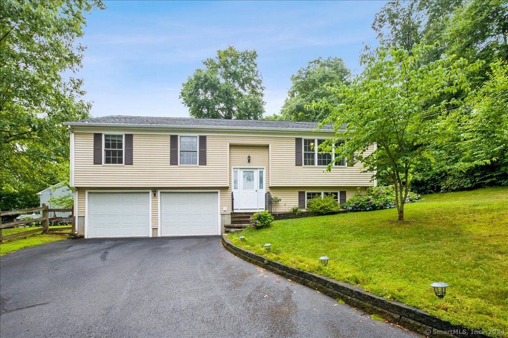 Property for Sale at 43 Pillsbury Hill, Vernon, Connecticut - Bedrooms: 3 
Bathrooms: 3 
Rooms: 6  - $349,500