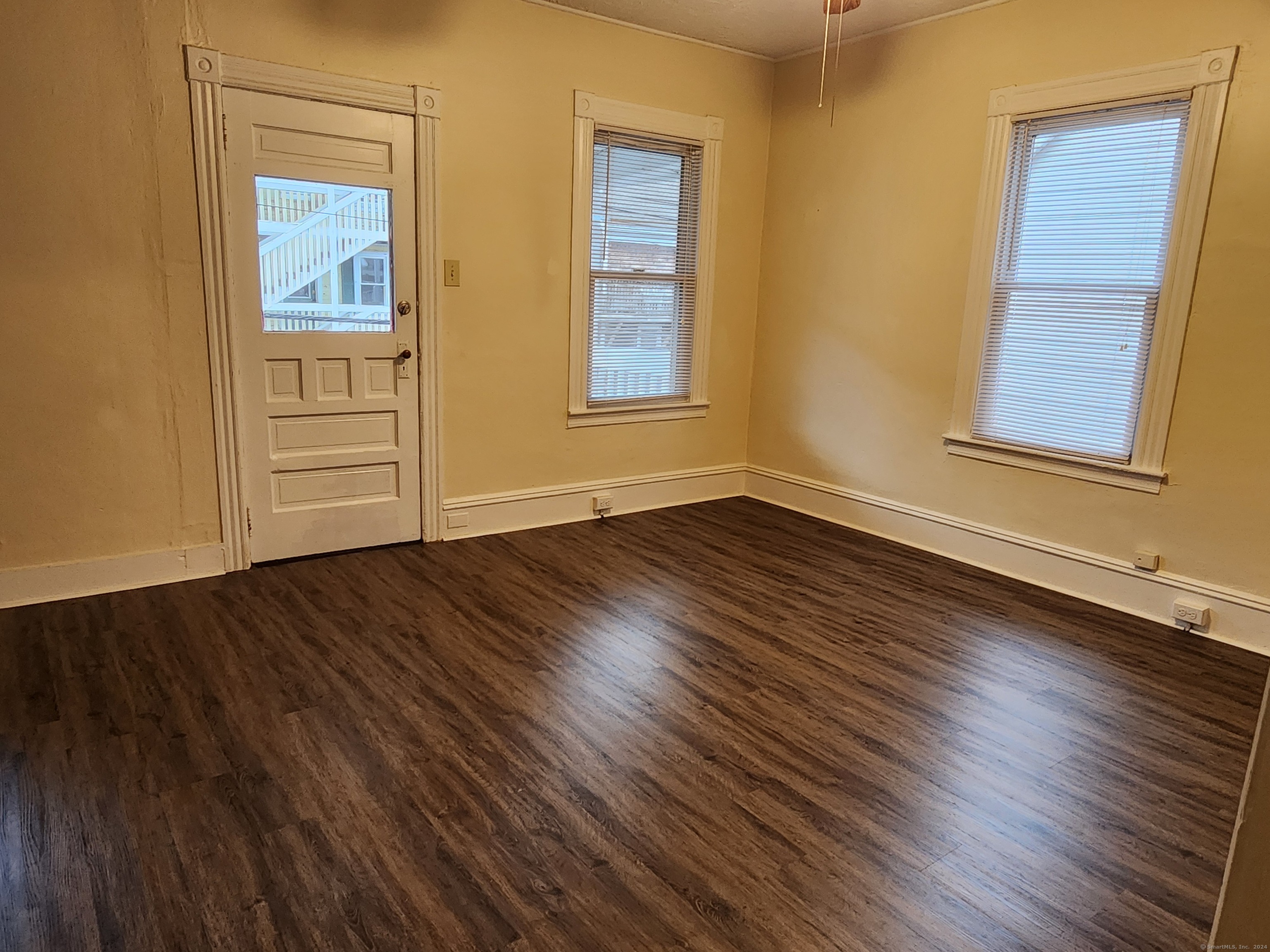 312 Merchants Avenue 31-2nd Flo, Norwich, Connecticut - 2 Bedrooms  
1 Bathrooms  
5 Rooms - 