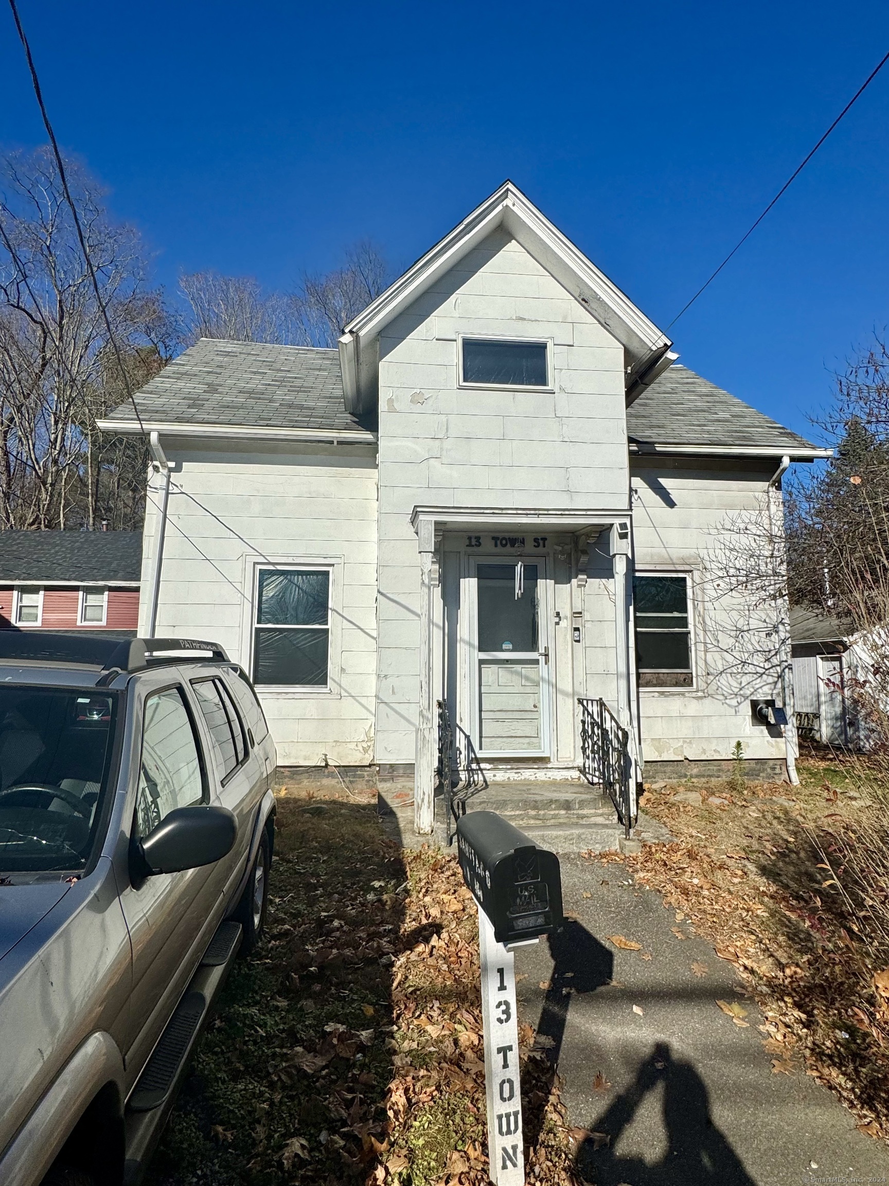 13 Town Street, Norwich, Connecticut - 3 Bedrooms  
2 Bathrooms  
6 Rooms - 