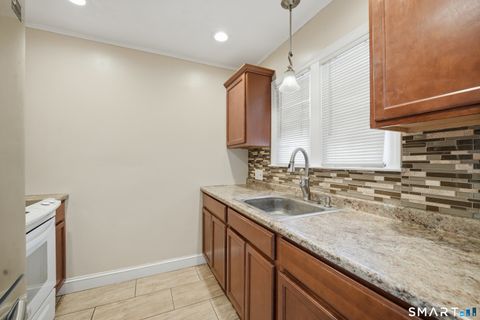 Tiny photo for 95 Middle Turnpike W #APT B4, Manchester, CT 06040 (MLS # 24150487)