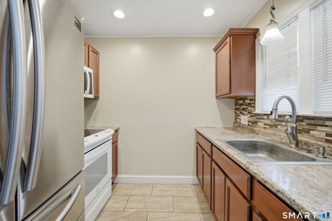 Tiny photo for 95 Middle Turnpike W #APT B4, Manchester, CT 06040 (MLS # 24150487)