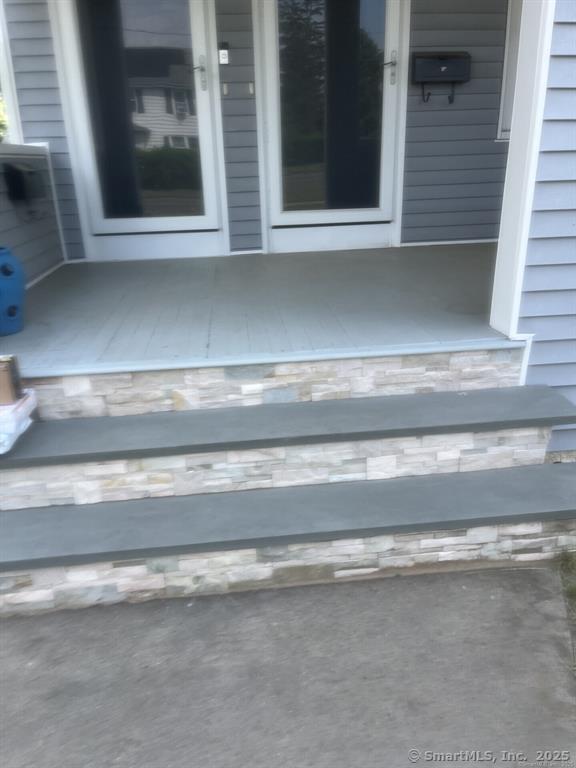 Rental Property at Wolcott Hill Road, Wethersfield, Connecticut - Bedrooms: 2 
Bathrooms: 1 
Rooms: 5  - $1,800 MO.