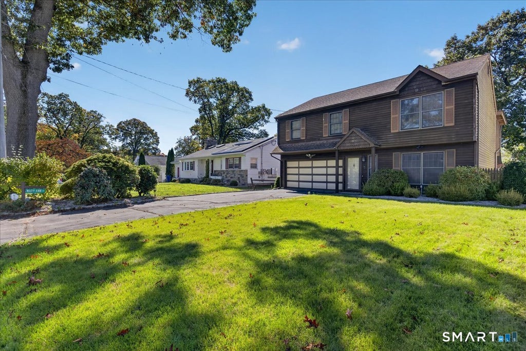Photo of 7 Oakledge Circle, Norwalk, CT 06854 (MLS # 24214998)