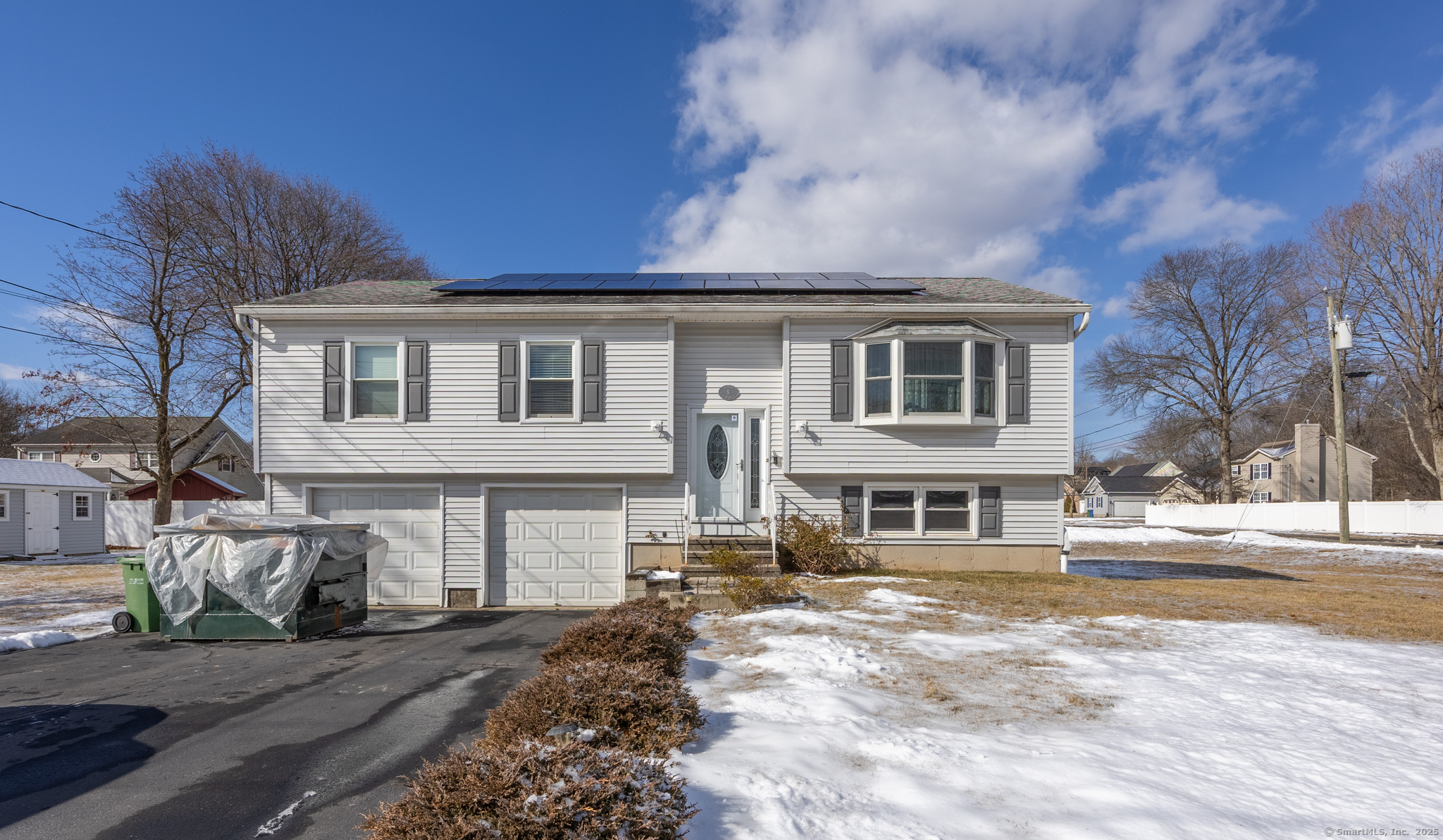 Jennifer Lynn Drive, Southington, Connecticut - 3 Bedrooms  
3 Bathrooms  
6 Rooms - 