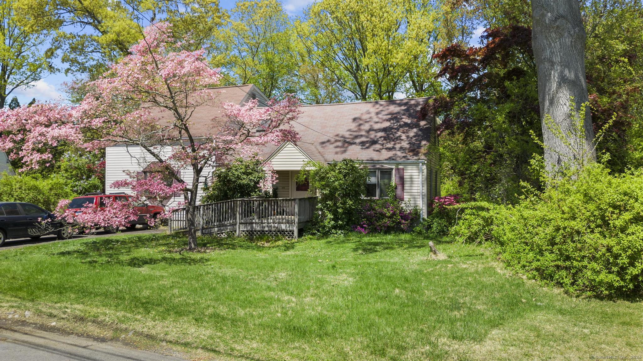 Property for Sale at 332 Szost Drive, Fairfield, Connecticut - Bedrooms: 5 
Bathrooms: 3 
Rooms: 10  - $699,000