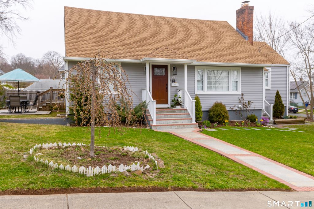 Photo of 120 Stuyvesant Avenue, New Haven, CT 06512 (MLS # 24159433)