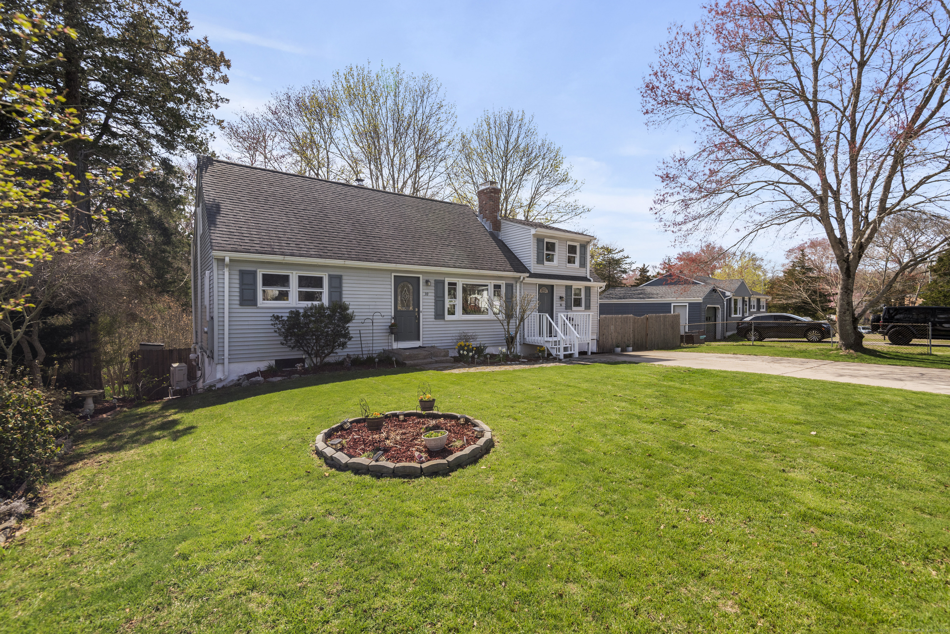 Pond Drive, North Stonington, Connecticut - 4 Bedrooms  
2 Bathrooms  
7 Rooms - 