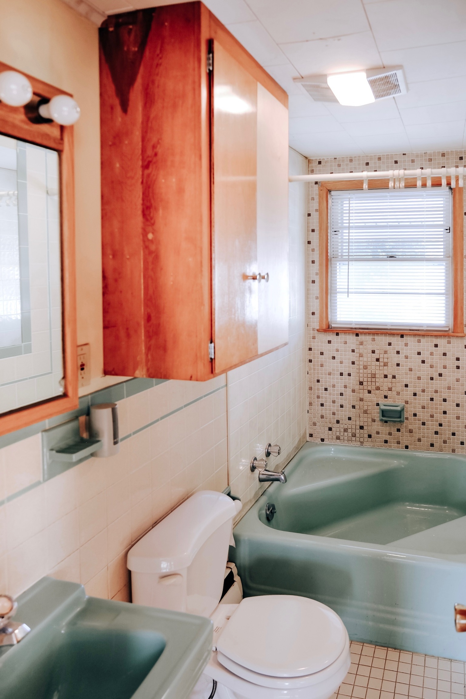 Sprague, Connecticut 06330, United States, 4 Bedrooms Bedrooms, ,3 BathroomsBathrooms,Residential,Active,239606