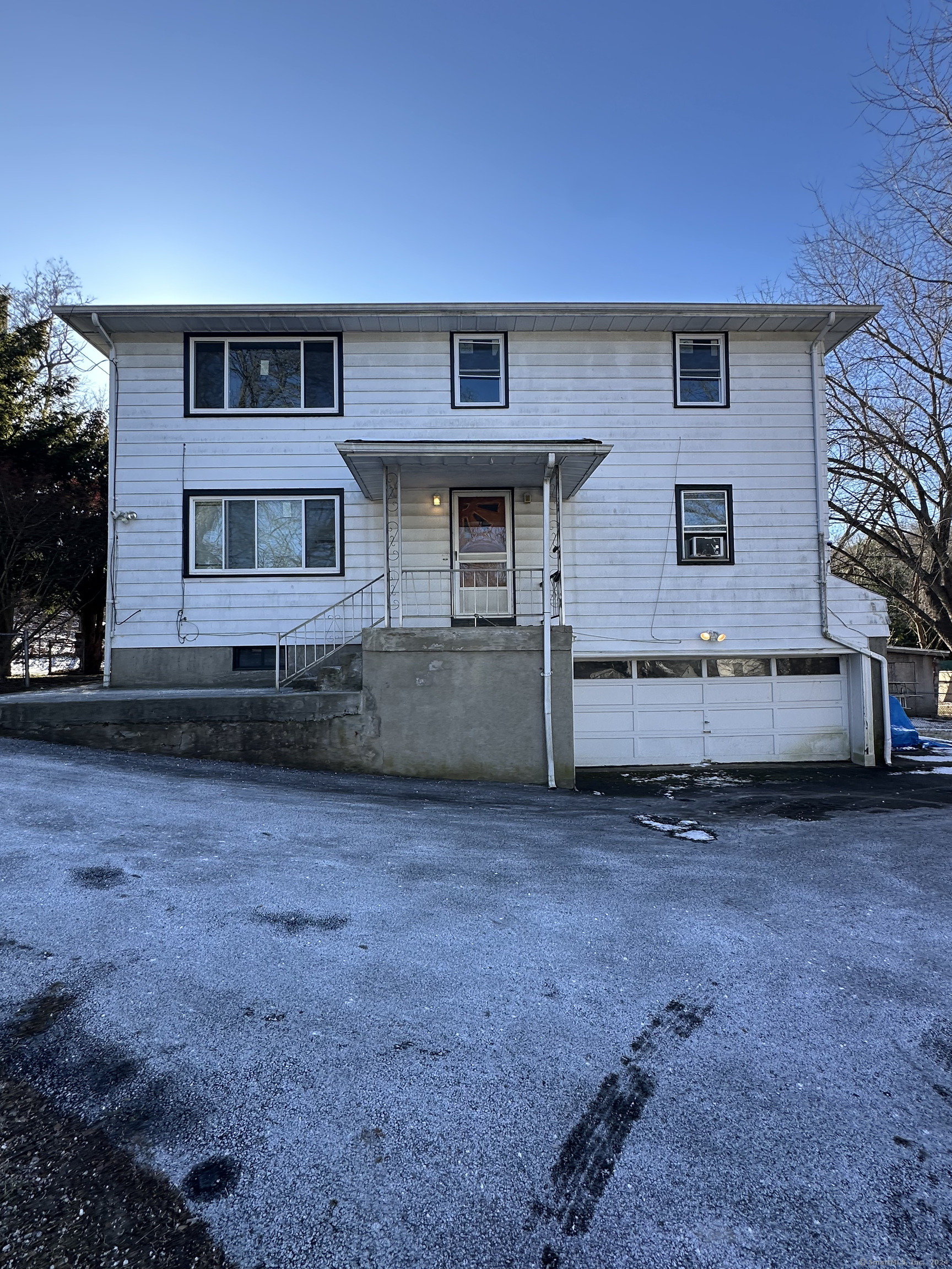 149 Long Hill Avenue 2, Shelton, Connecticut - 2 Bedrooms  
1 Bathrooms  
4 Rooms - 