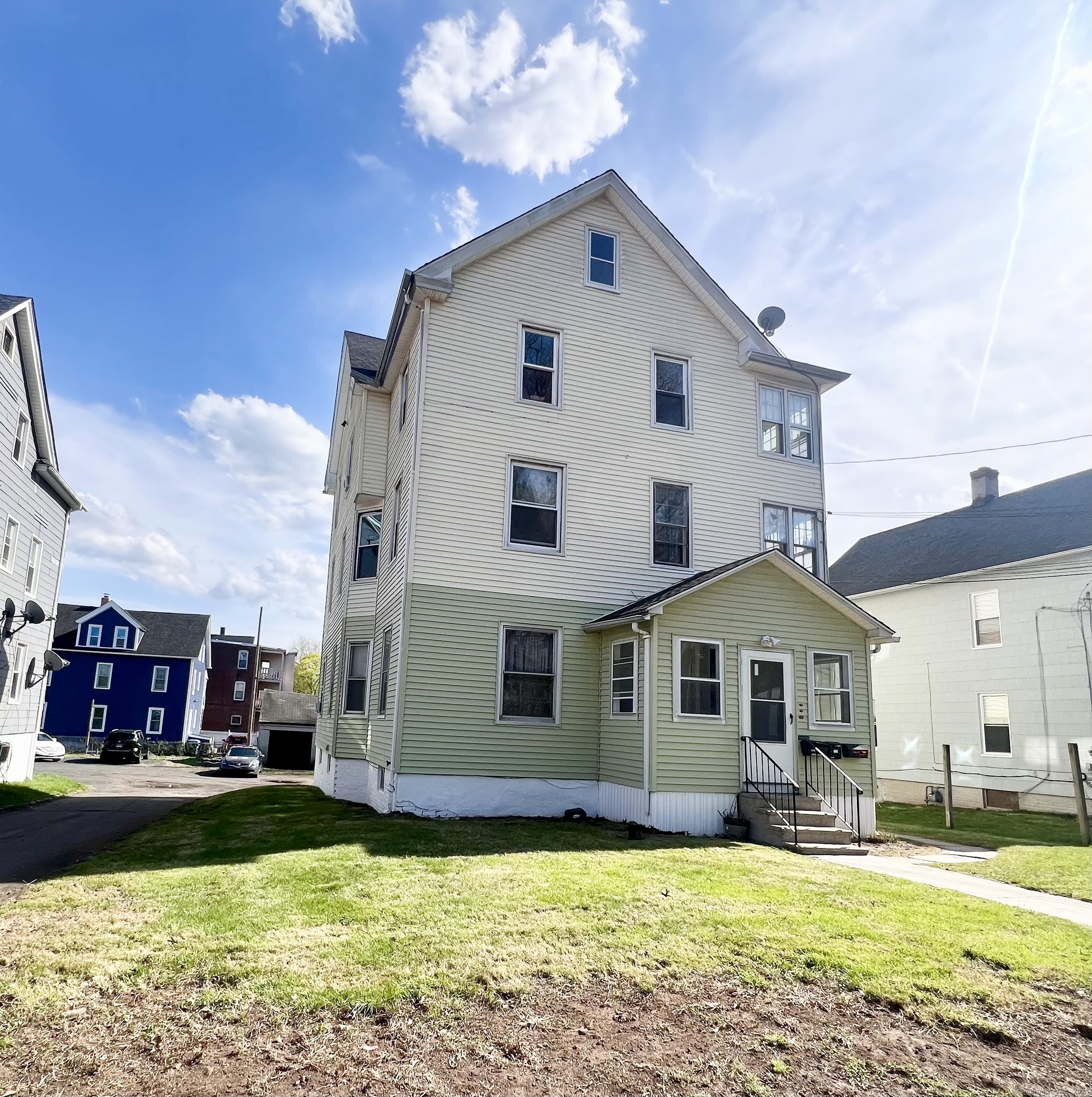 Property for Sale at Smalley Street, New Britain, Connecticut - Bedrooms: 6 
Bathrooms: 3 
Rooms: 12  - $449,000