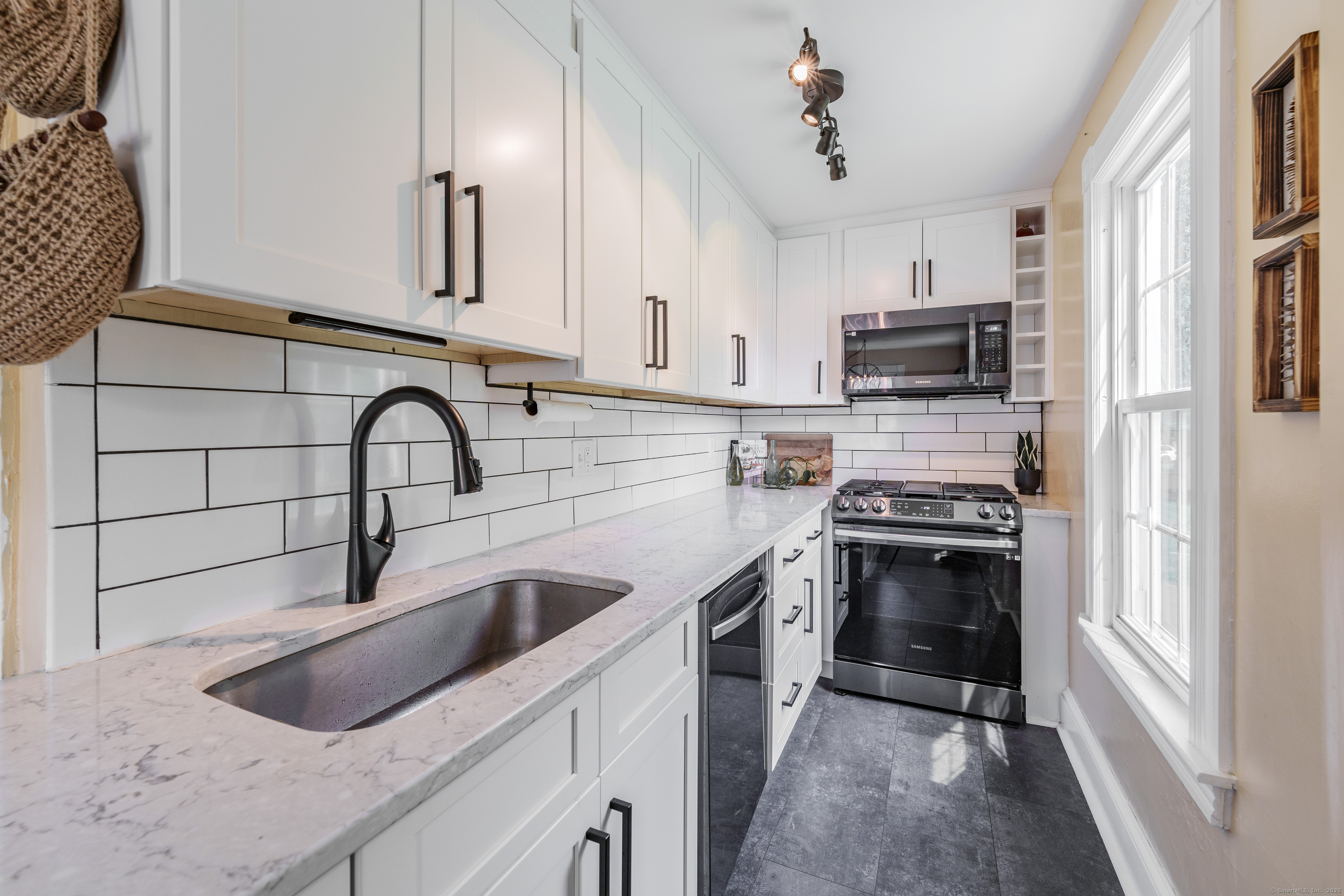 36 Whiton Street, Windsor Locks, Connecticut image 7