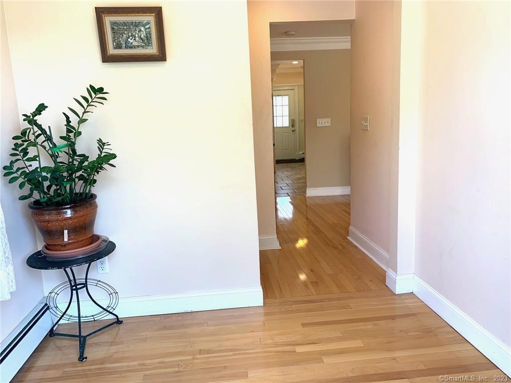Photo 3 of 32 of 34 Forest Lawn Avenue house