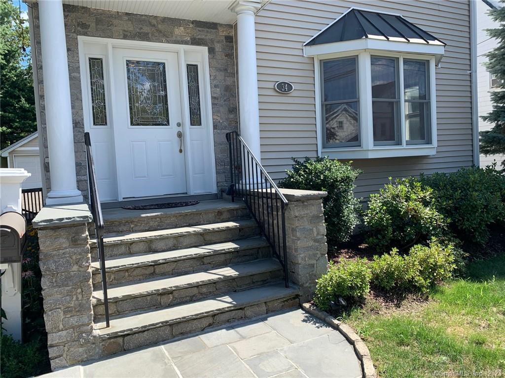 Photo 2 of 32 of 34 Forest Lawn Avenue house