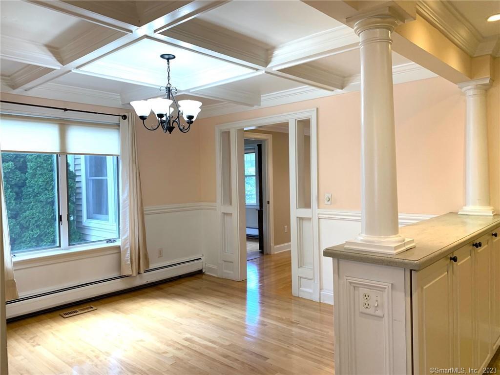 Photo 6 of 32 of 34 Forest Lawn Avenue house