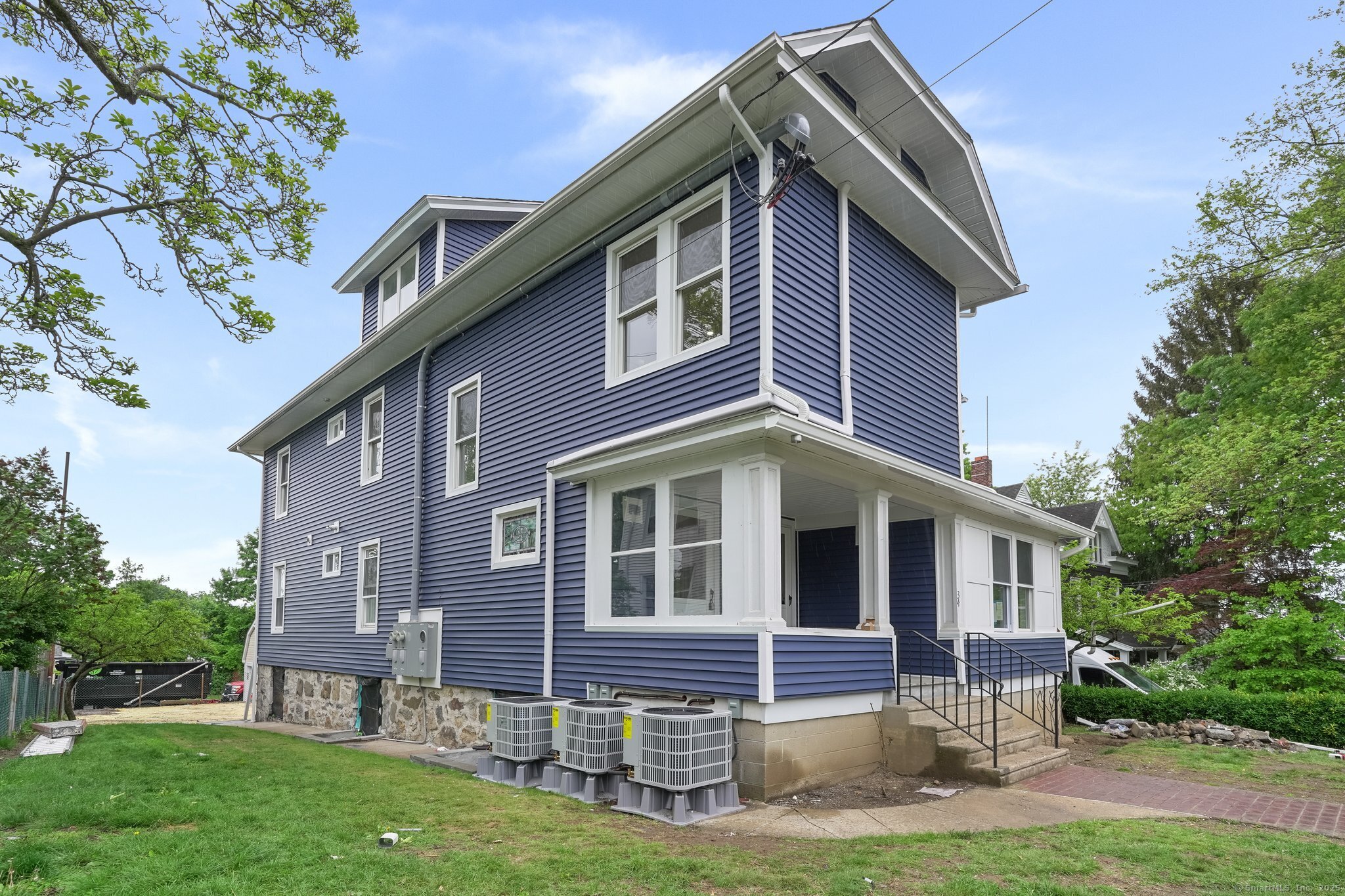 Bayview Avenue 2, Norwalk, Connecticut - 3 Bedrooms  
1 Bathrooms  
5 Rooms - 