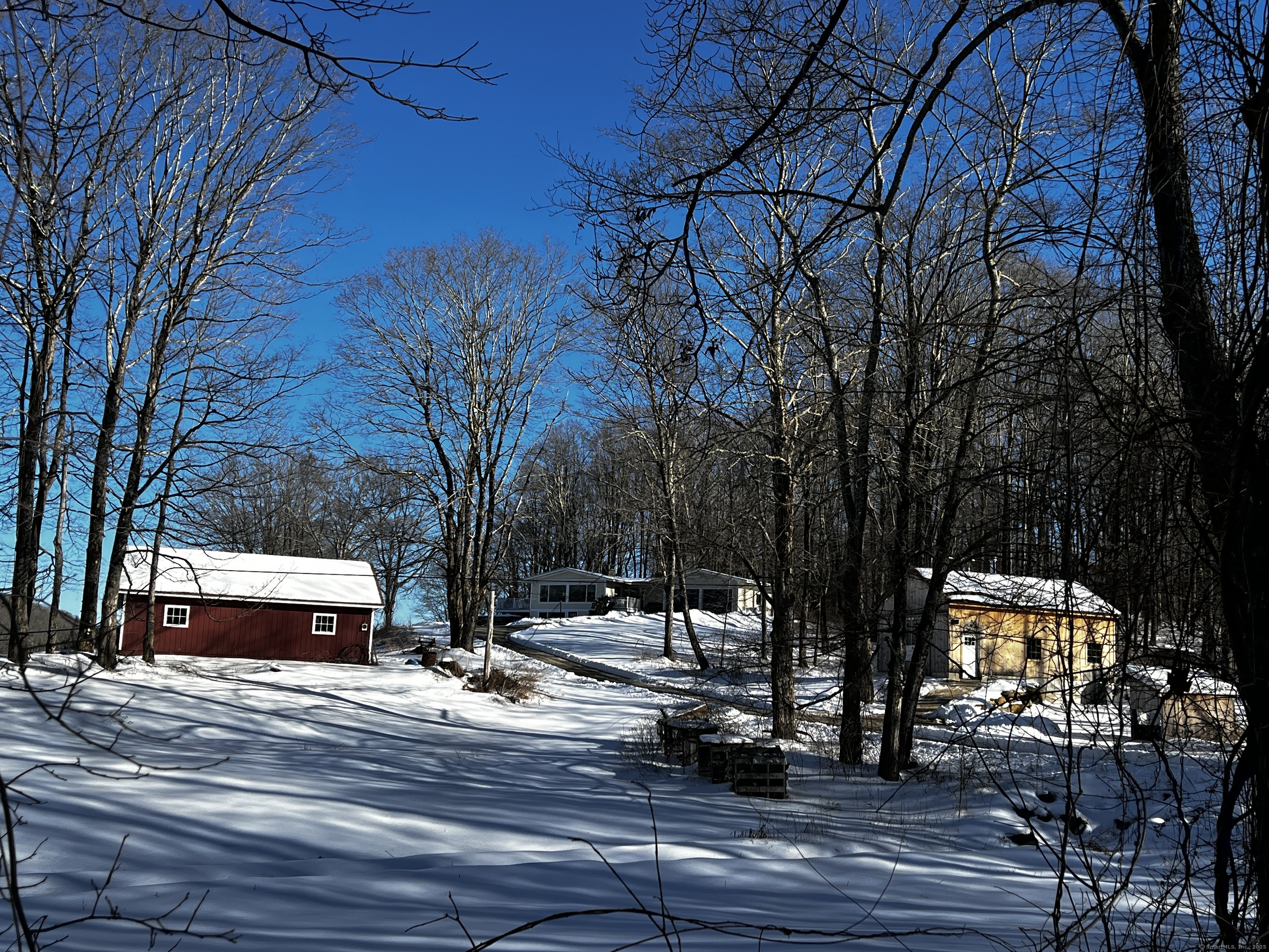 White Hollow Road, Sharon, Connecticut - 3 Bedrooms  
2 Bathrooms  
6 Rooms - 