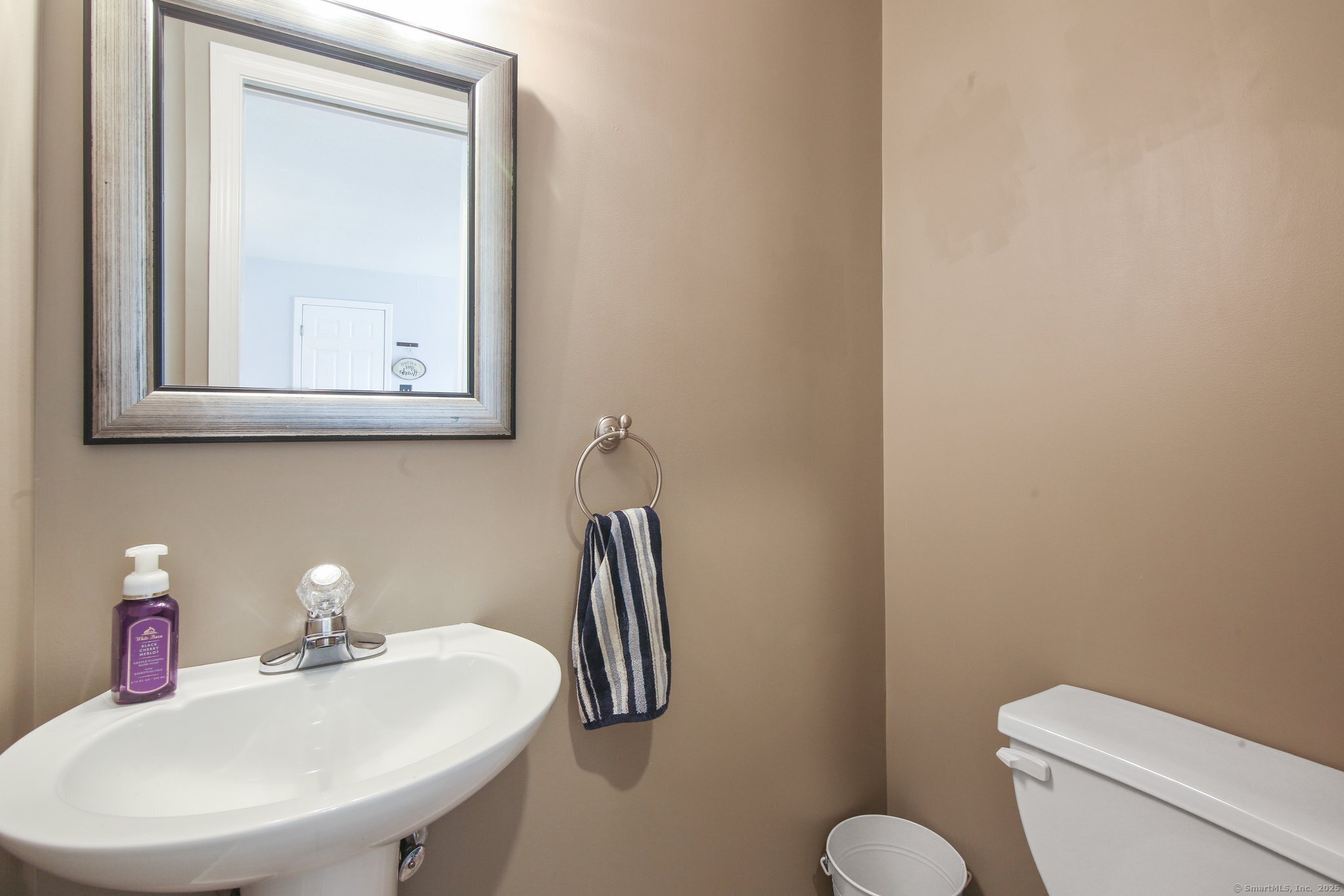 32 Crystal Drive, East Granby, Connecticut image 8