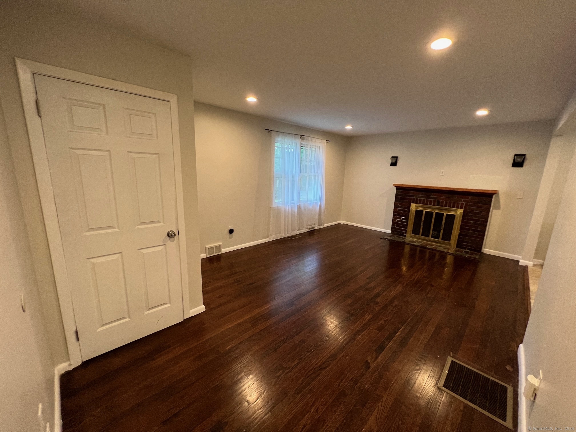 Rental Property at 2628 Coram Road, Shelton, Connecticut - Bedrooms: 3 
Bathrooms: 1 
Rooms: 5  - $2,200 MO.