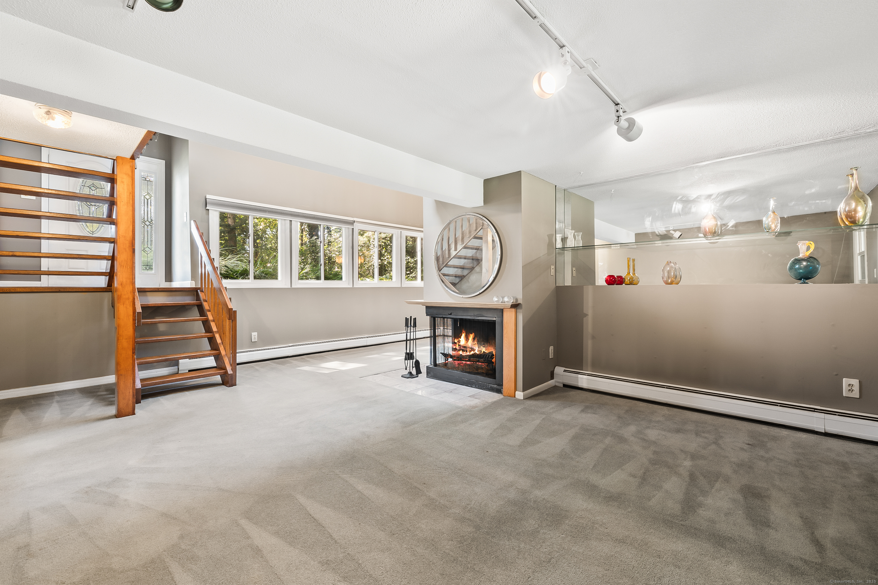 Granby, Connecticut 06035, United States, 3 Bedrooms Bedrooms, ,2 BathroomsBathrooms,Residential,Pending,212948