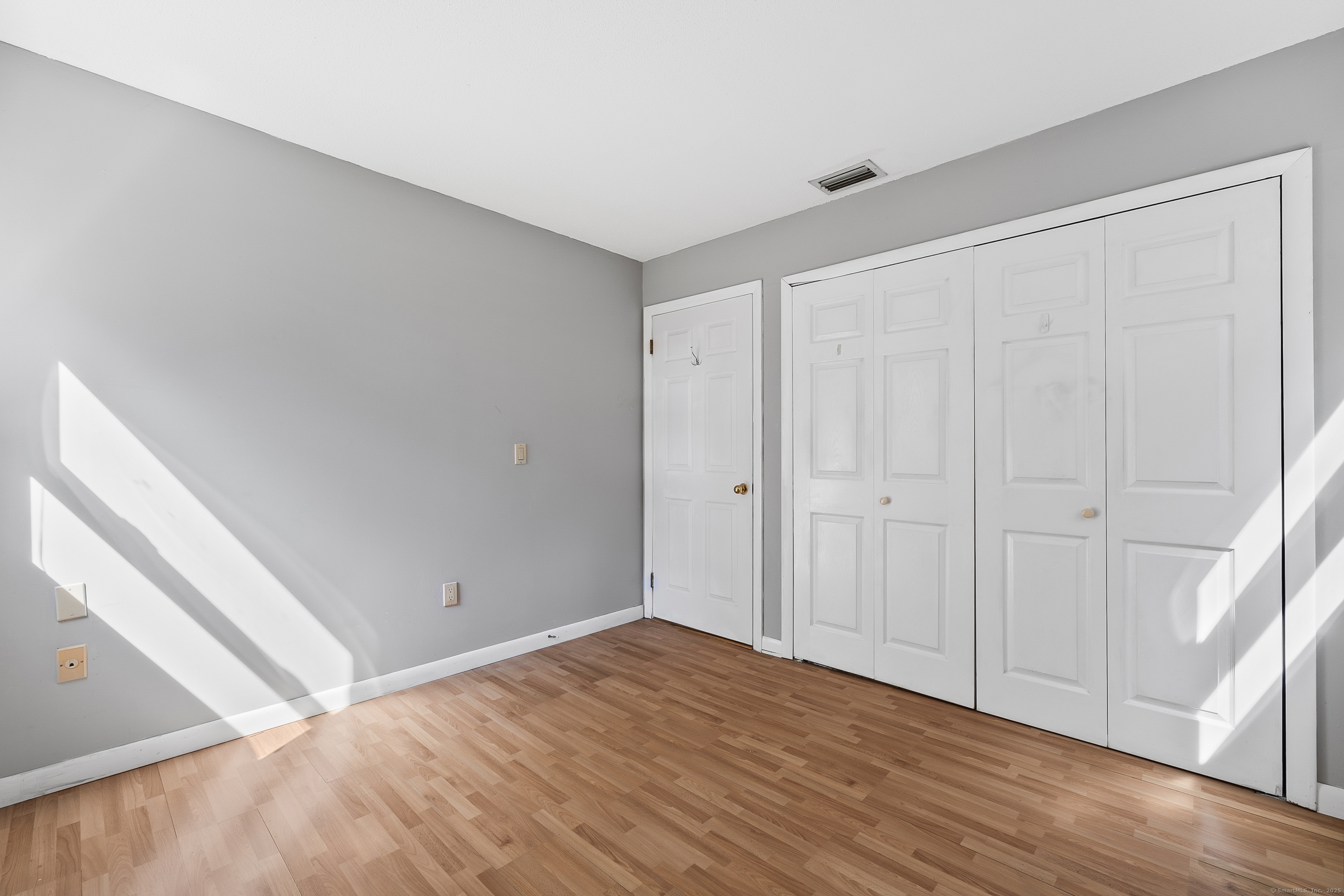 Granby, Connecticut 06035, United States, 3 Bedrooms Bedrooms, ,2 BathroomsBathrooms,Residential,Pending,212948