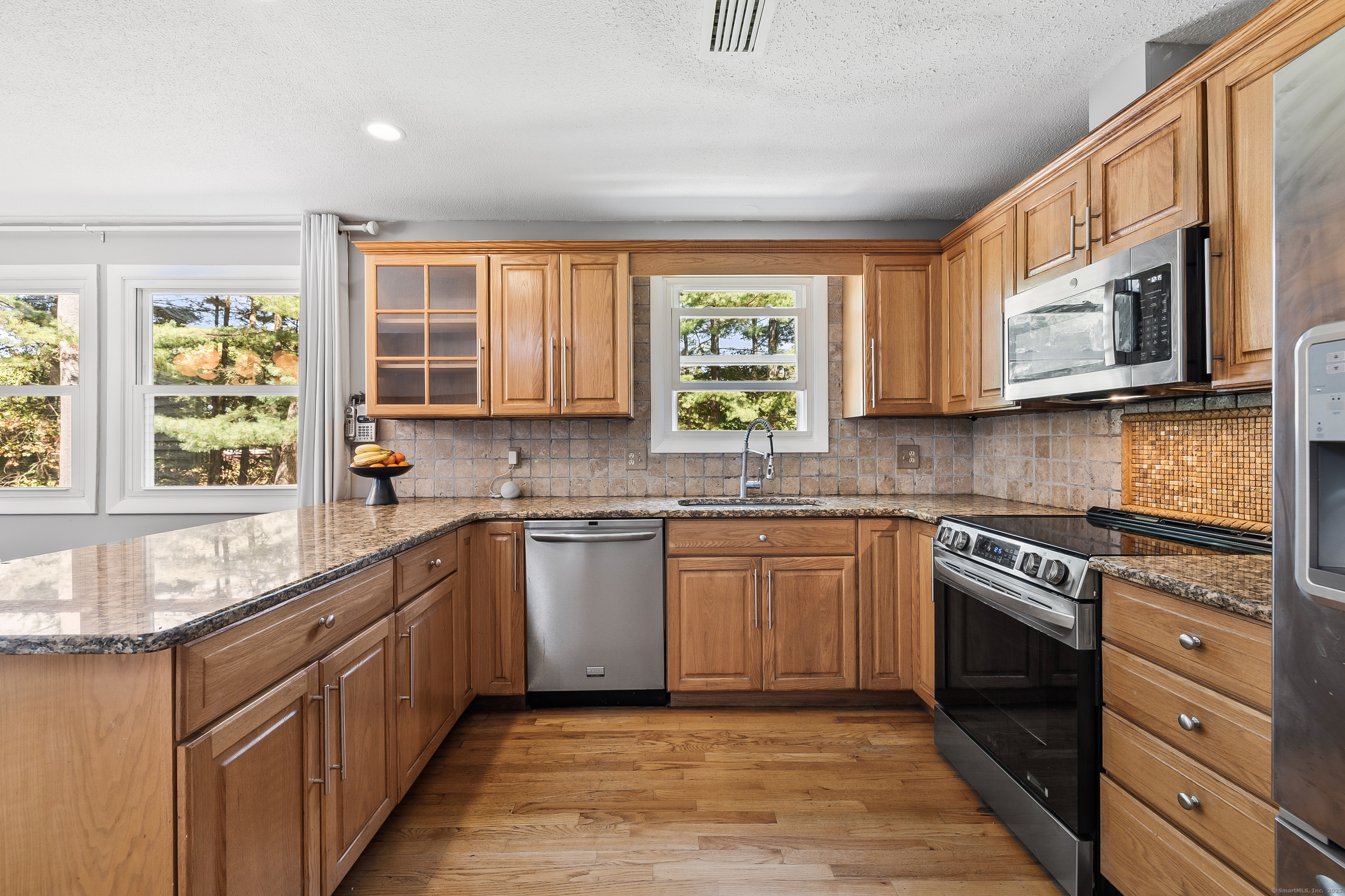 Granby, Connecticut 06035, United States, 3 Bedrooms Bedrooms, ,2 BathroomsBathrooms,Residential,Pending,212948