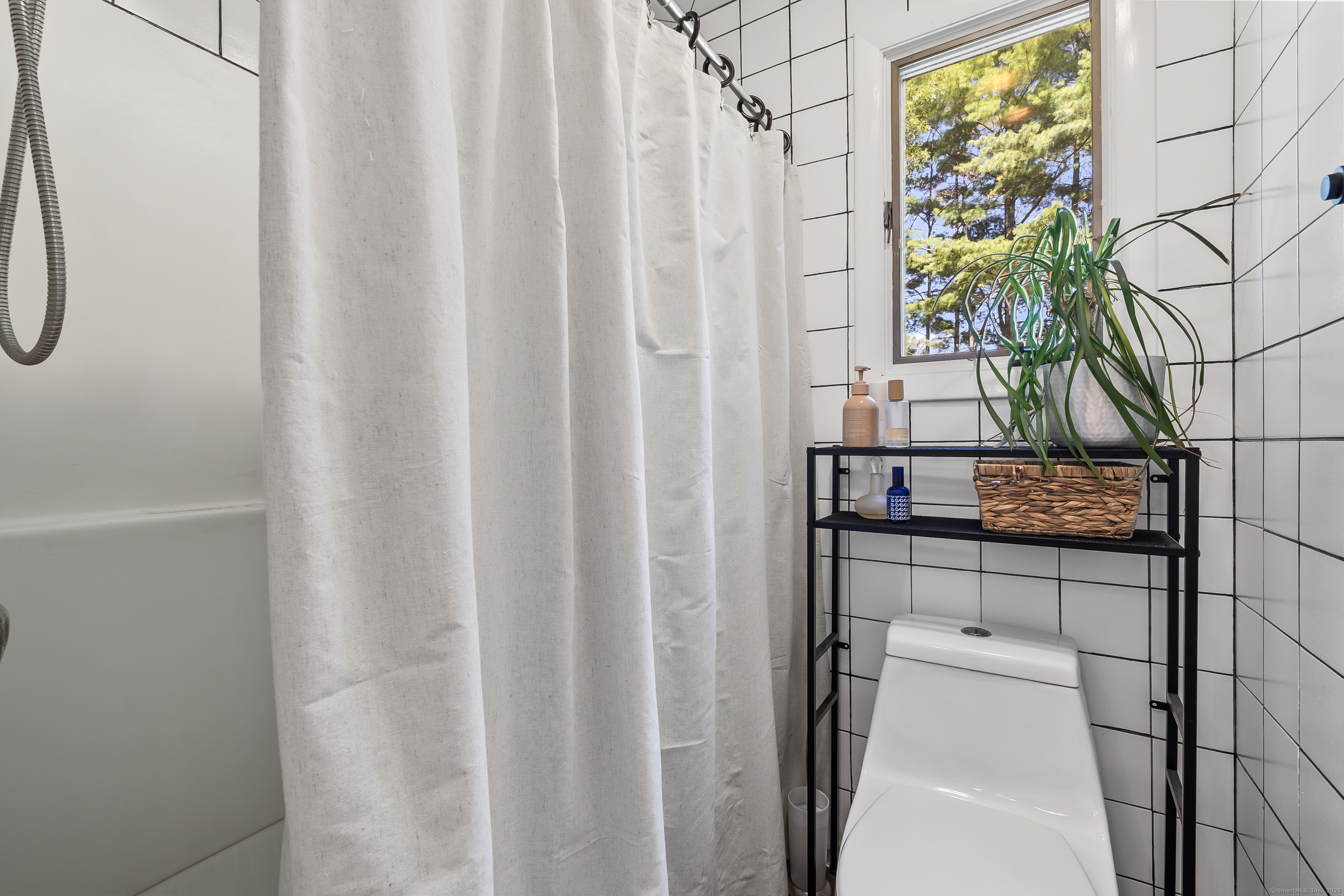 Granby, Connecticut 06035, United States, 3 Bedrooms Bedrooms, ,2 BathroomsBathrooms,Residential,Pending,212948