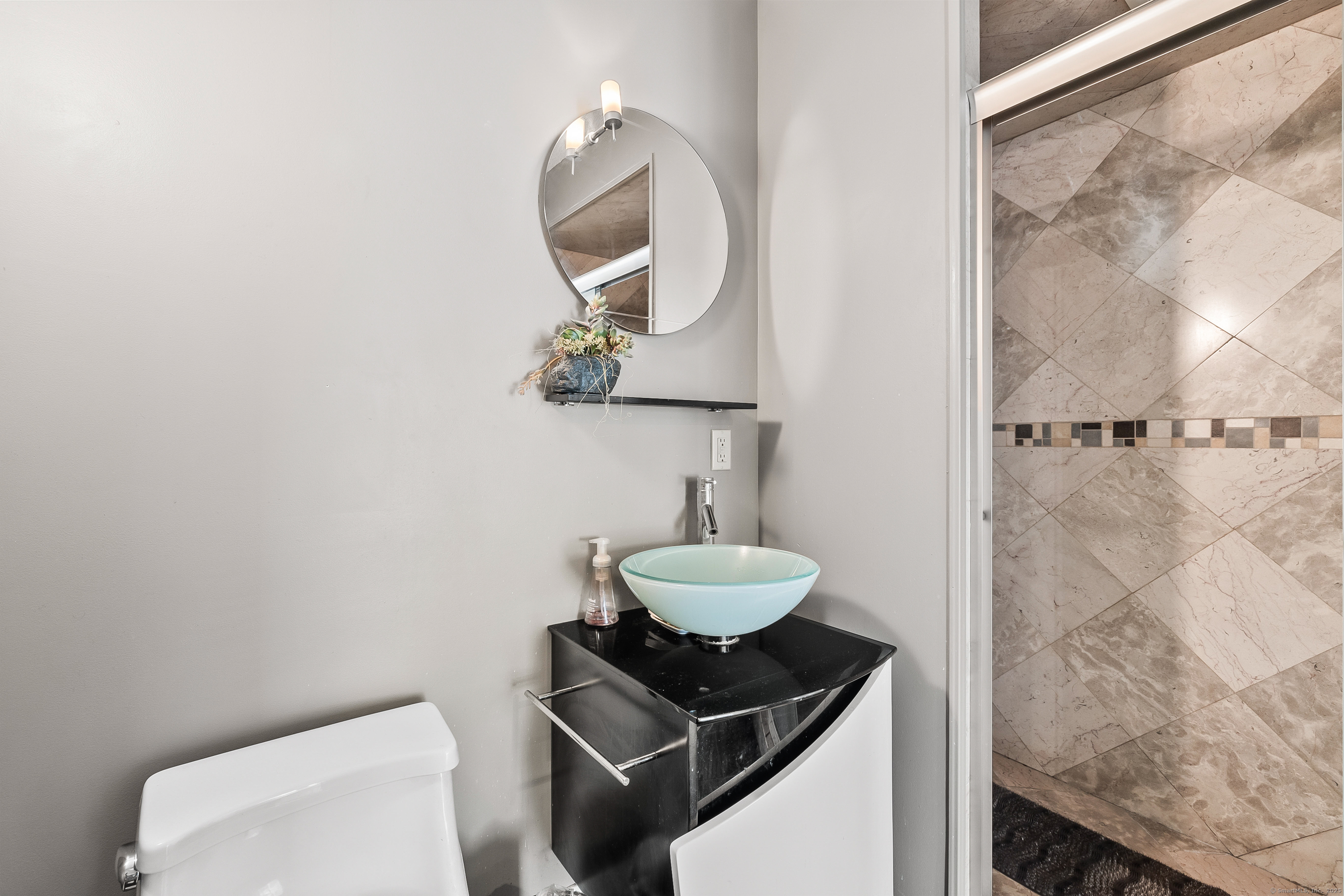 Granby, Connecticut 06035, United States, 3 Bedrooms Bedrooms, ,2 BathroomsBathrooms,Residential,Pending,212948