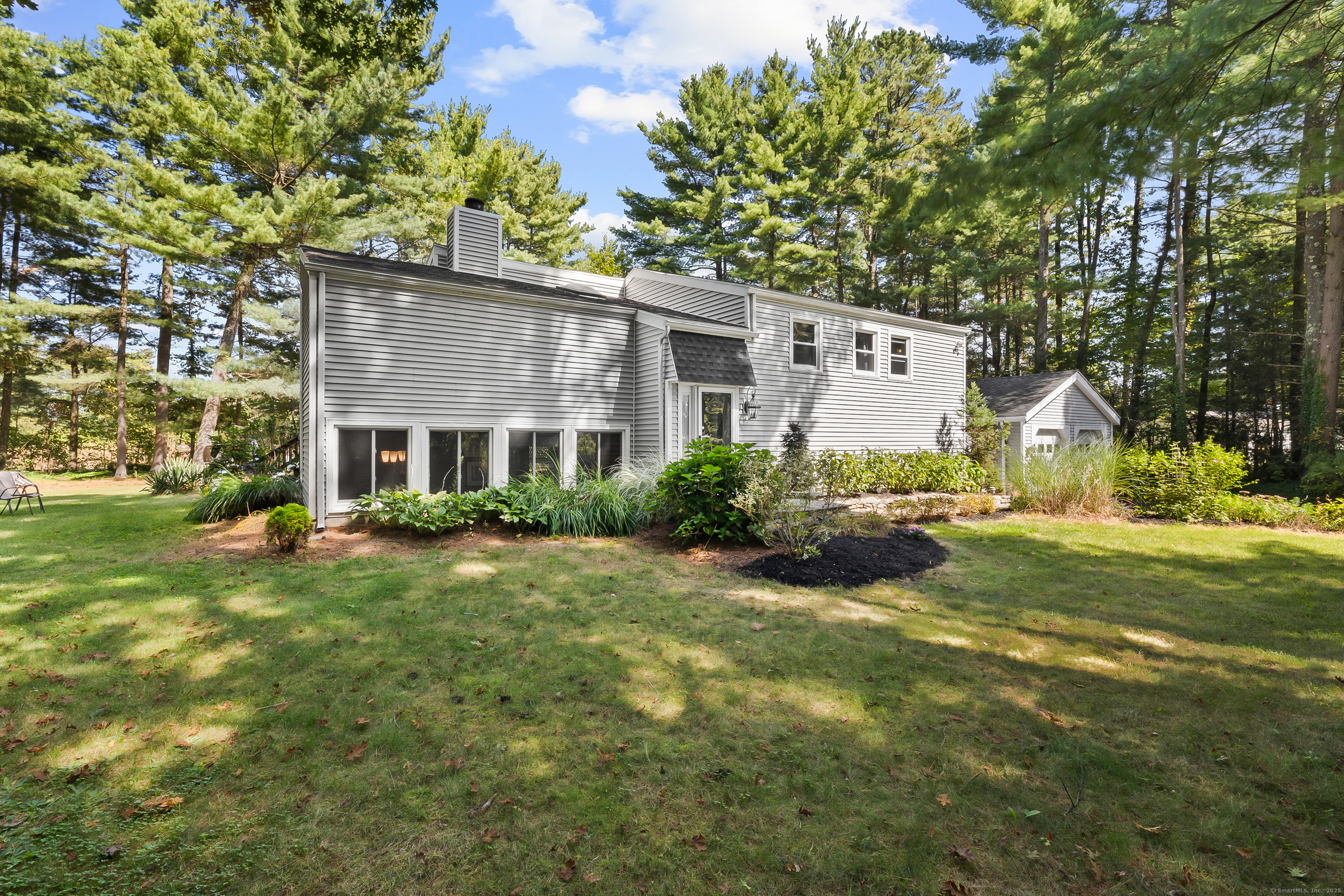 Granby, Connecticut 06035, United States, 3 Bedrooms Bedrooms, ,2 BathroomsBathrooms,Residential,Pending,212948