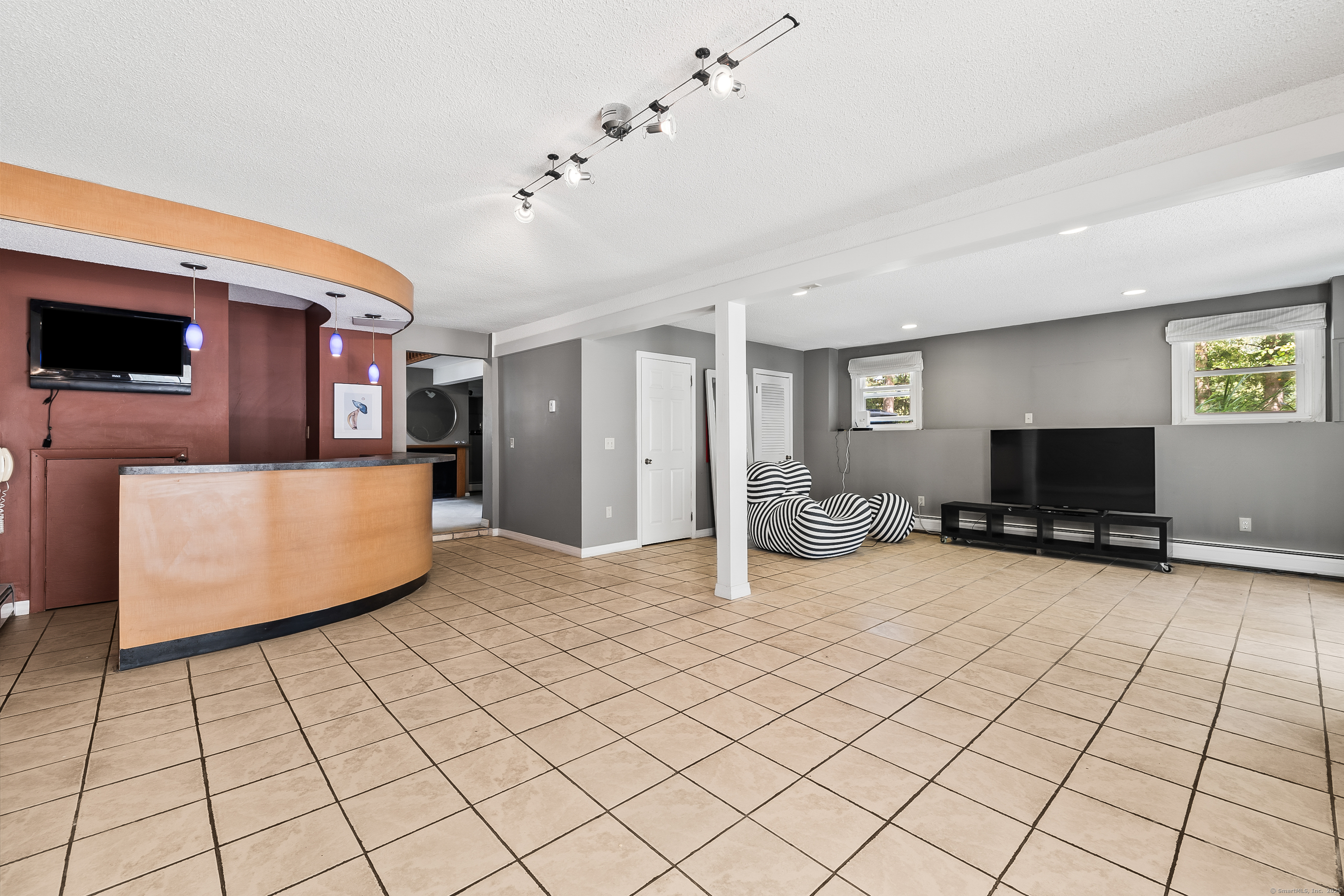 Granby, Connecticut 06035, United States, 3 Bedrooms Bedrooms, ,2 BathroomsBathrooms,Residential,Pending,212948