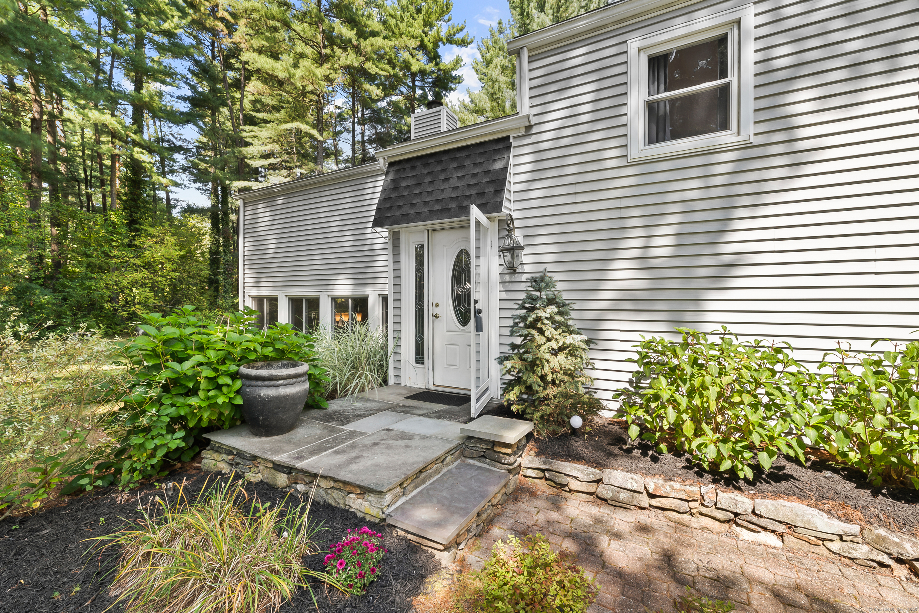 Granby, Connecticut 06035, United States, 3 Bedrooms Bedrooms, ,2 BathroomsBathrooms,Residential,Pending,212948