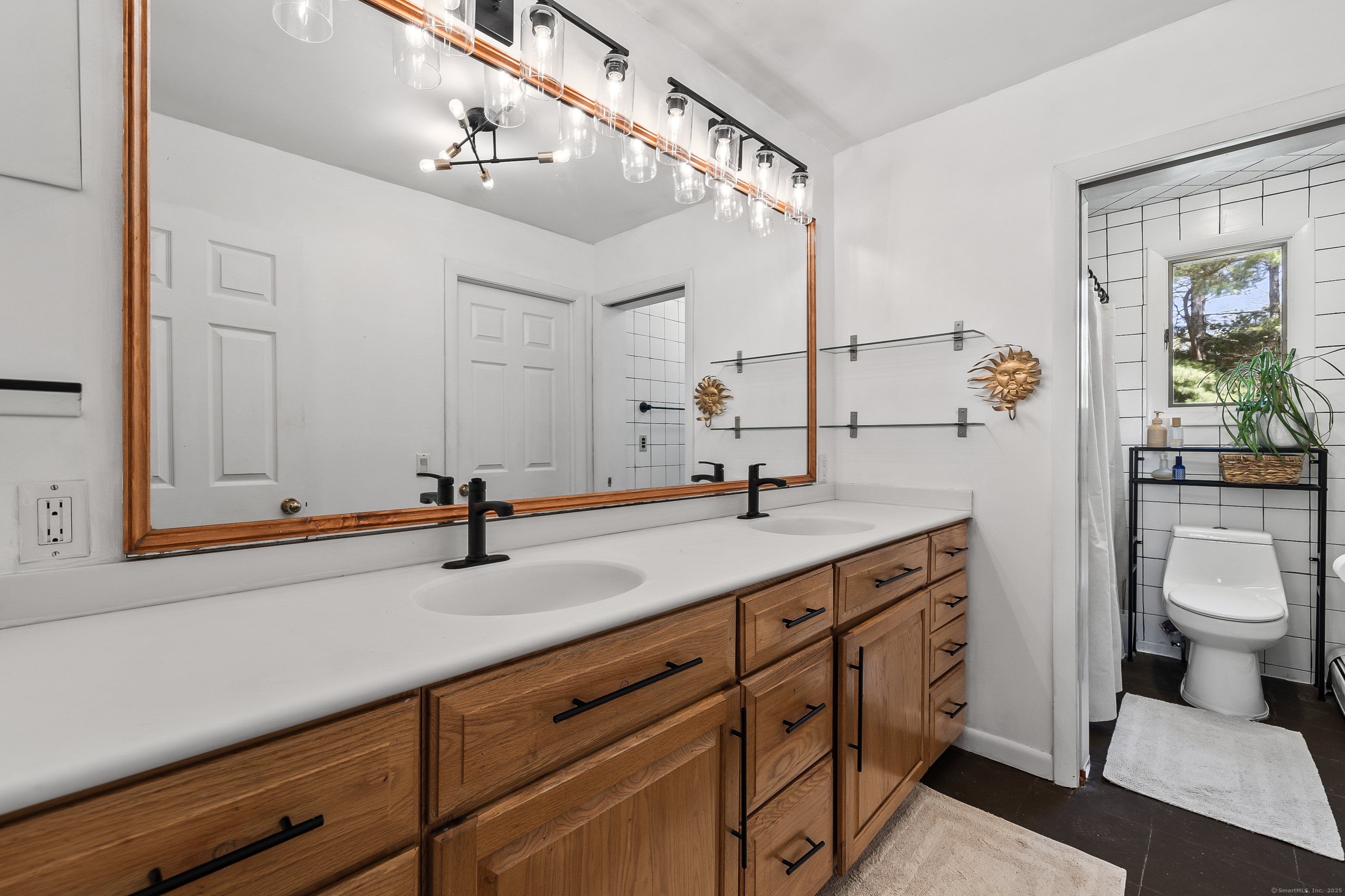 Granby, Connecticut 06035, United States, 3 Bedrooms Bedrooms, ,2 BathroomsBathrooms,Residential,Pending,212948