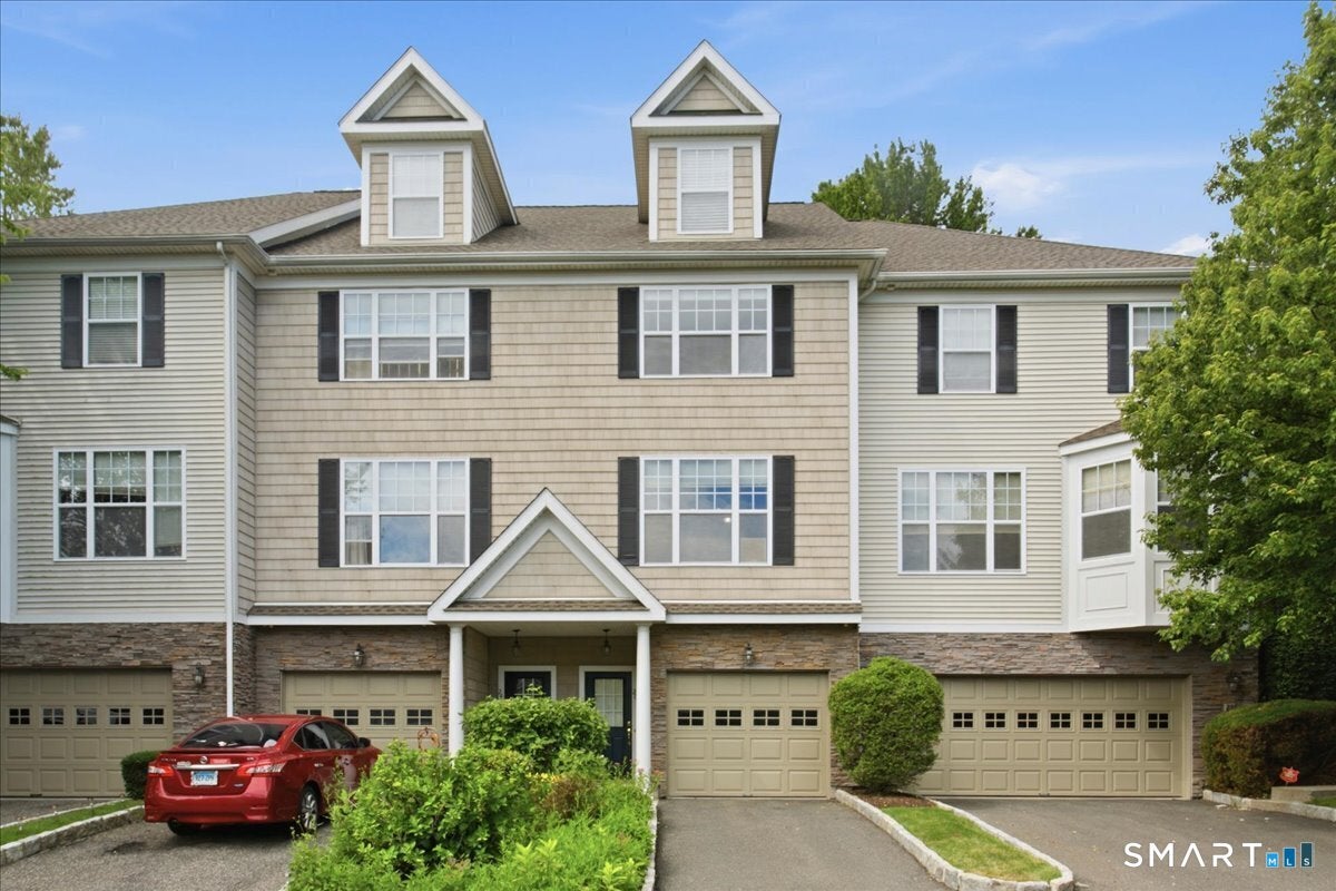 26 Maura Lane 26