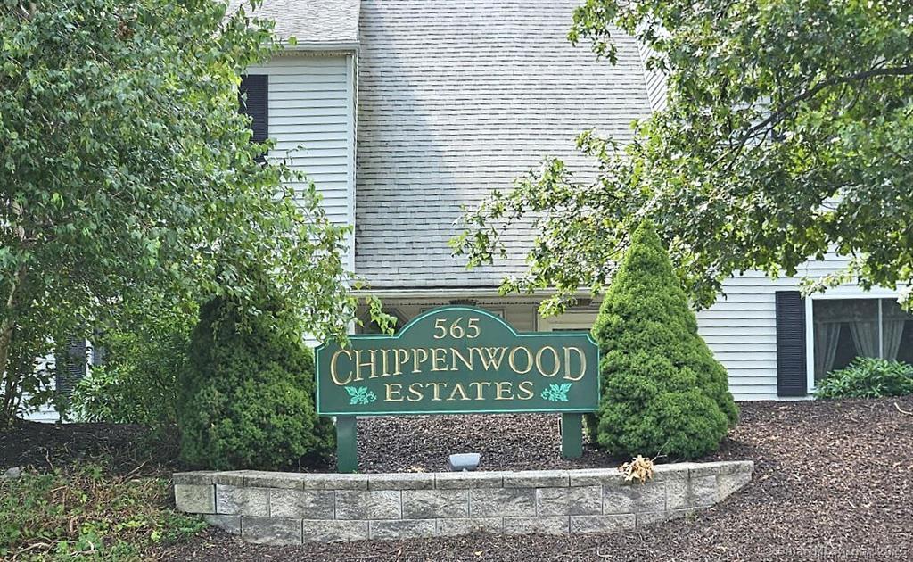 Clark Avenue Apt 38, Bristol, Connecticut - 2 Bedrooms  
2 Bathrooms  
4 Rooms - 