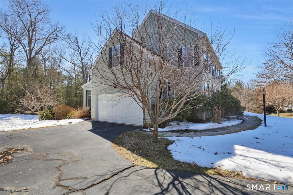 Photo of 25 Fenwick Drive, Avon, CT 06001 (MLS # 24158196)