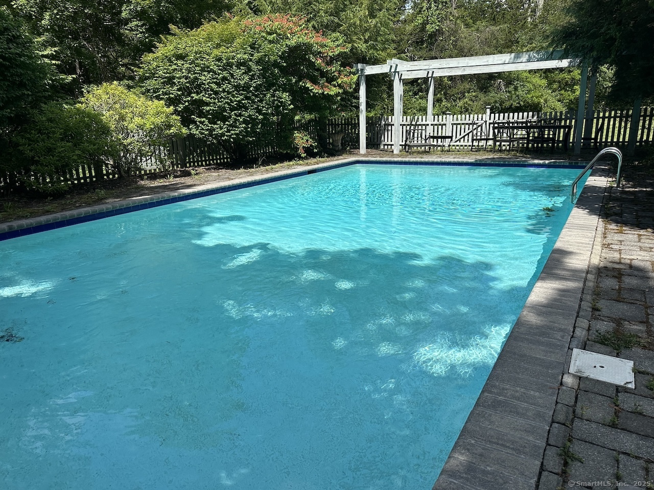 6 Juniper Ledge Lane