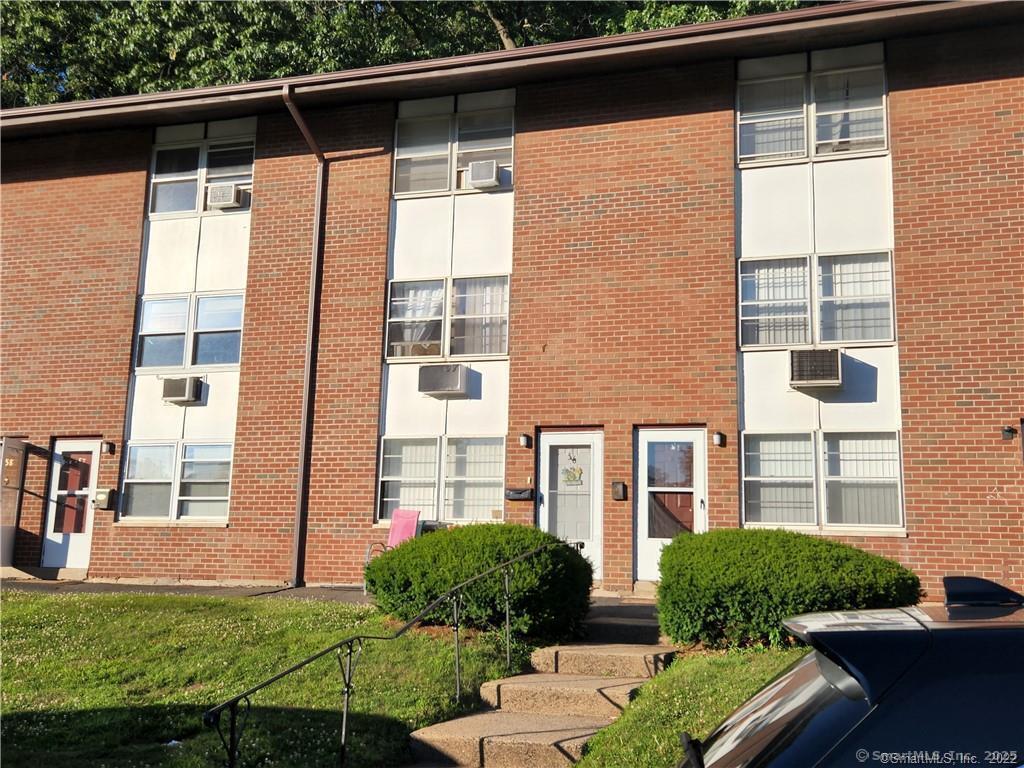 Rental Property at Terrace Gardens 56, Wallingford, Connecticut - Bedrooms: 2 
Bathrooms: 2 
Rooms: 4  - $1,900 MO.