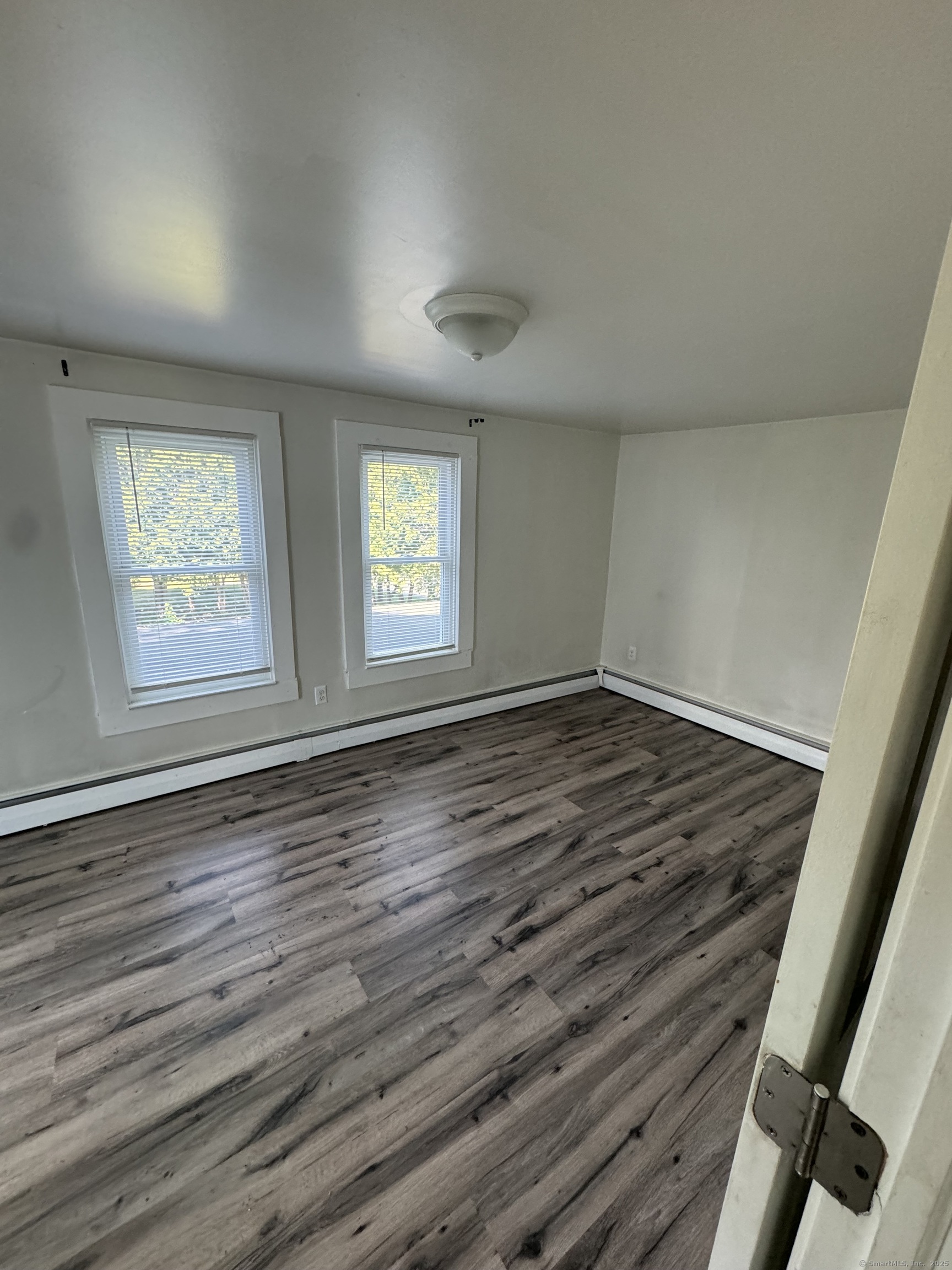 Manchester, Connecticut 06042, United States, 2 Bedrooms Bedrooms, ,1 BathroomBathrooms,Residential,Active,197547