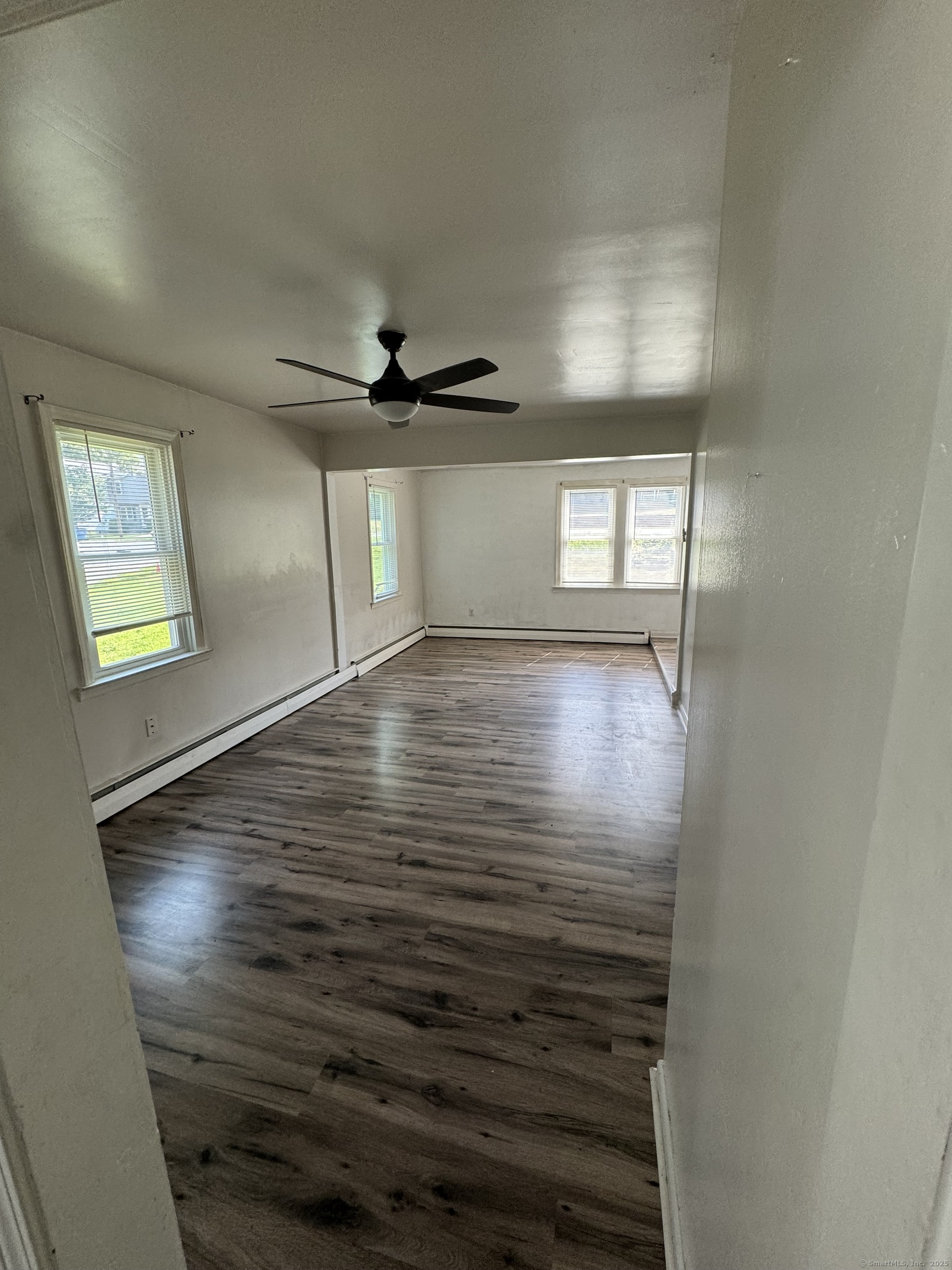 Manchester, Connecticut 06042, United States, 2 Bedrooms Bedrooms, ,1 BathroomBathrooms,Residential,Active,197547