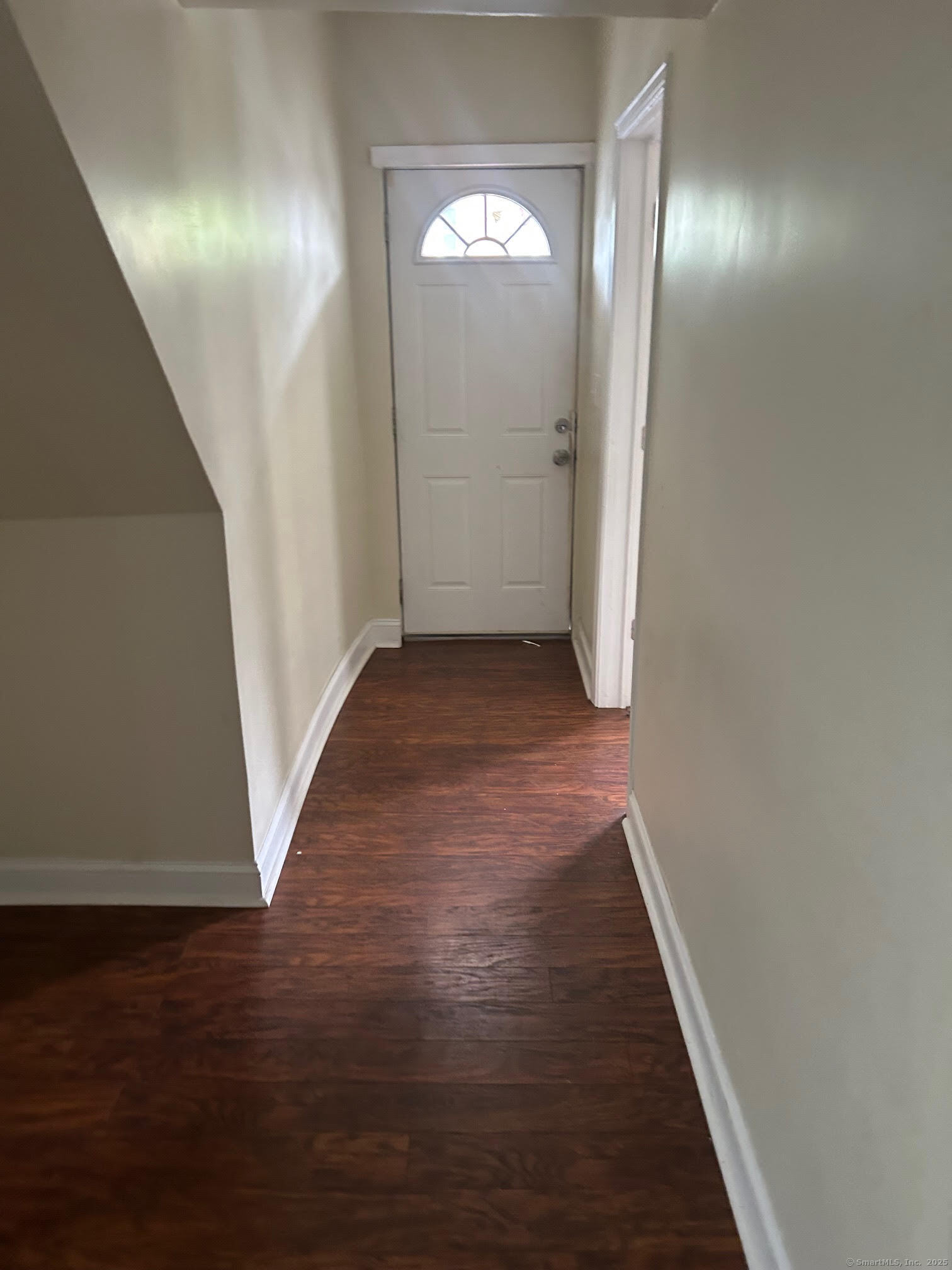 Rental Property at Hancock Avenue 1st Flr, Bridgeport, Connecticut - Bedrooms: 3 
Bathrooms: 1 
Rooms: 5  - $2,500 MO.