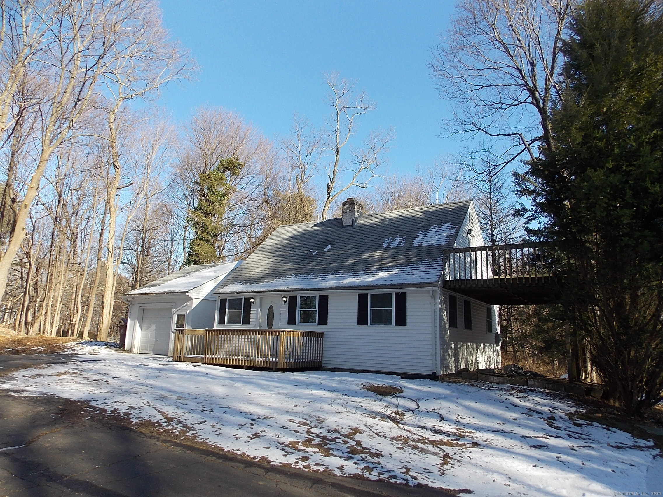 79 Mountain Road, Farmington, Connecticut - 3 Bedrooms  
2 Bathrooms  
5 Rooms - 