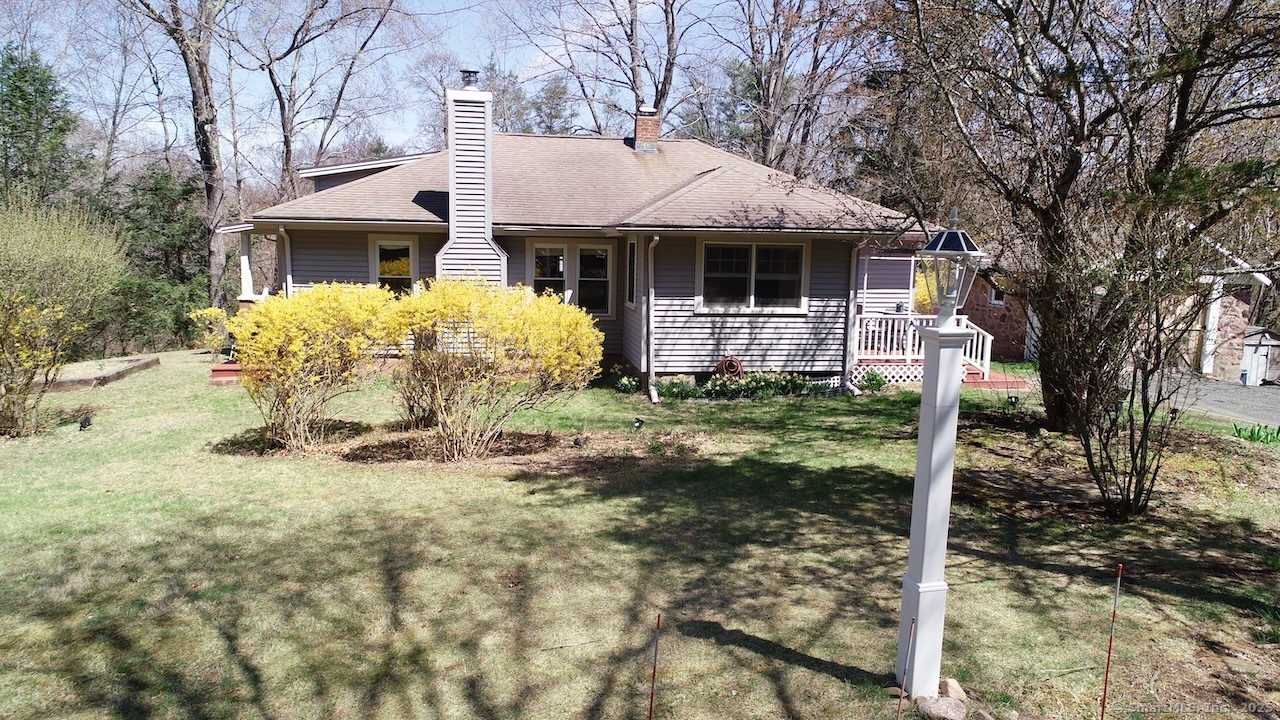 Paradise Avenue, Hamden, Connecticut - 3 Bedrooms  
1 Bathrooms  
5 Rooms - 