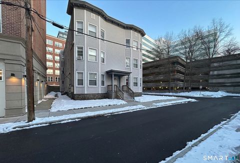 Photo of 14 Relay Place #R3, Stamford, CT 06901 (MLS # 24167384)