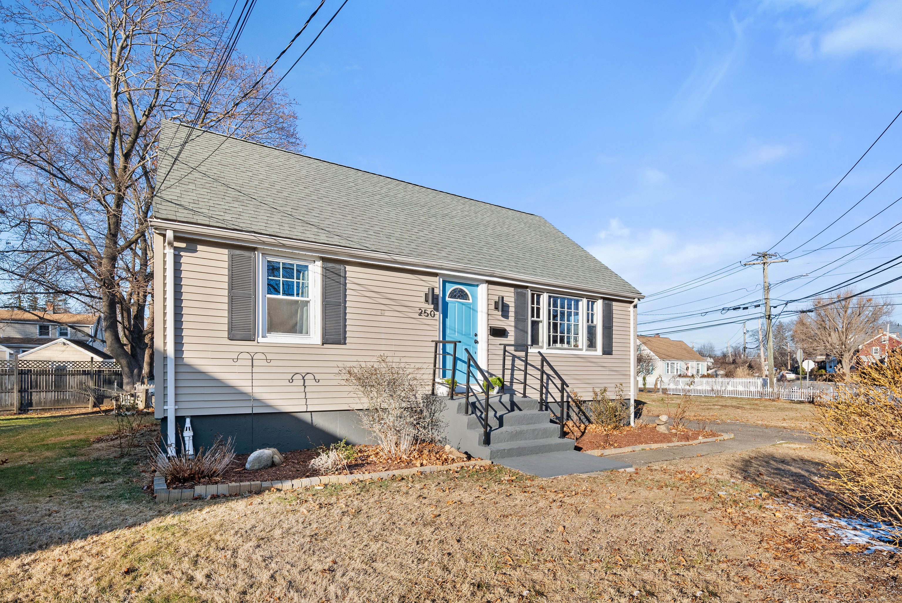 250 Gilman Street, Bridgeport, Connecticut - 4 Bedrooms  
1 Bathrooms  
6 Rooms - 