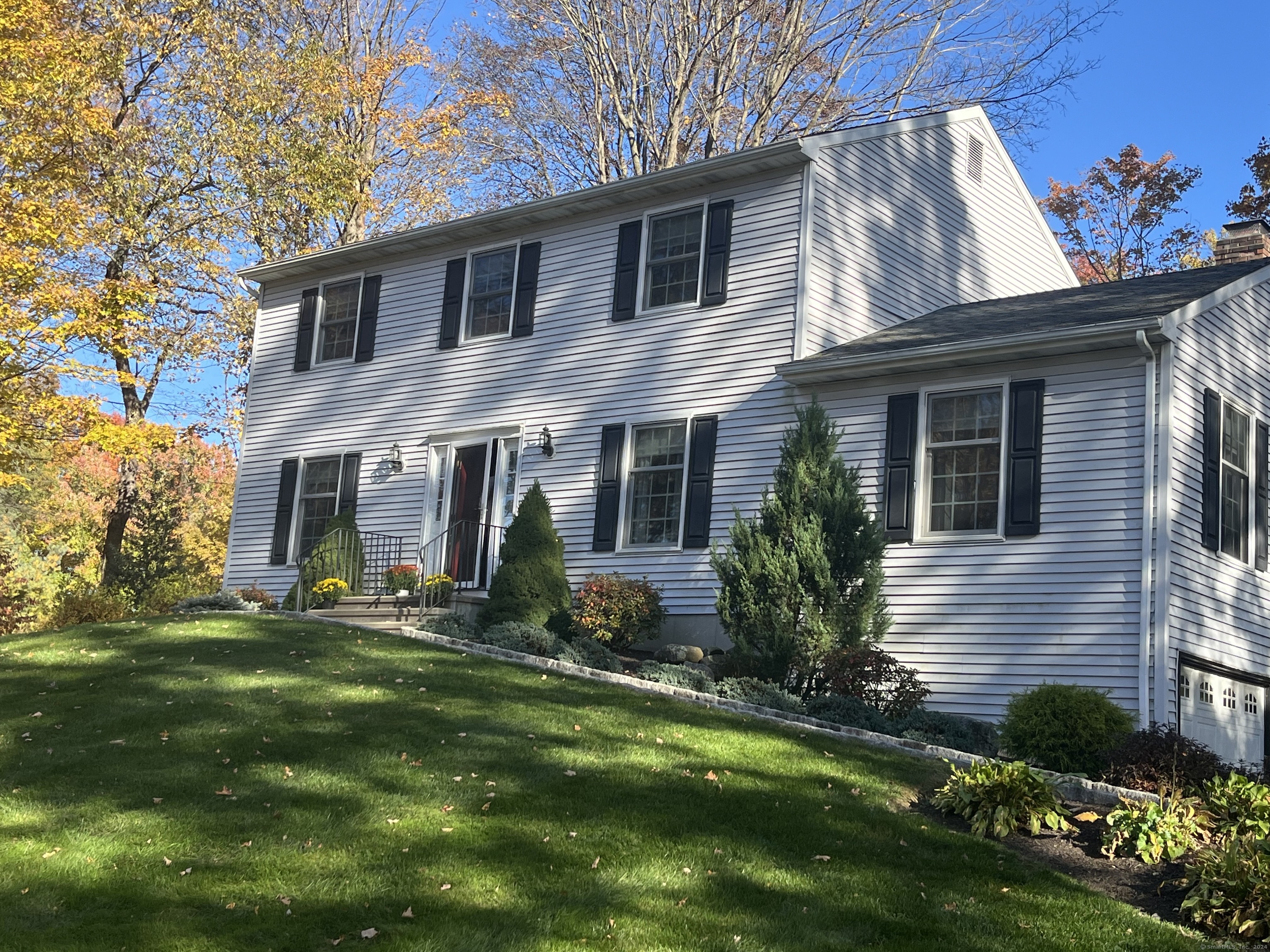 Property for Sale at 4 Old Hayrake Road, Danbury, Connecticut - Bedrooms: 3 
Bathrooms: 3 
Rooms: 7  - $599,900