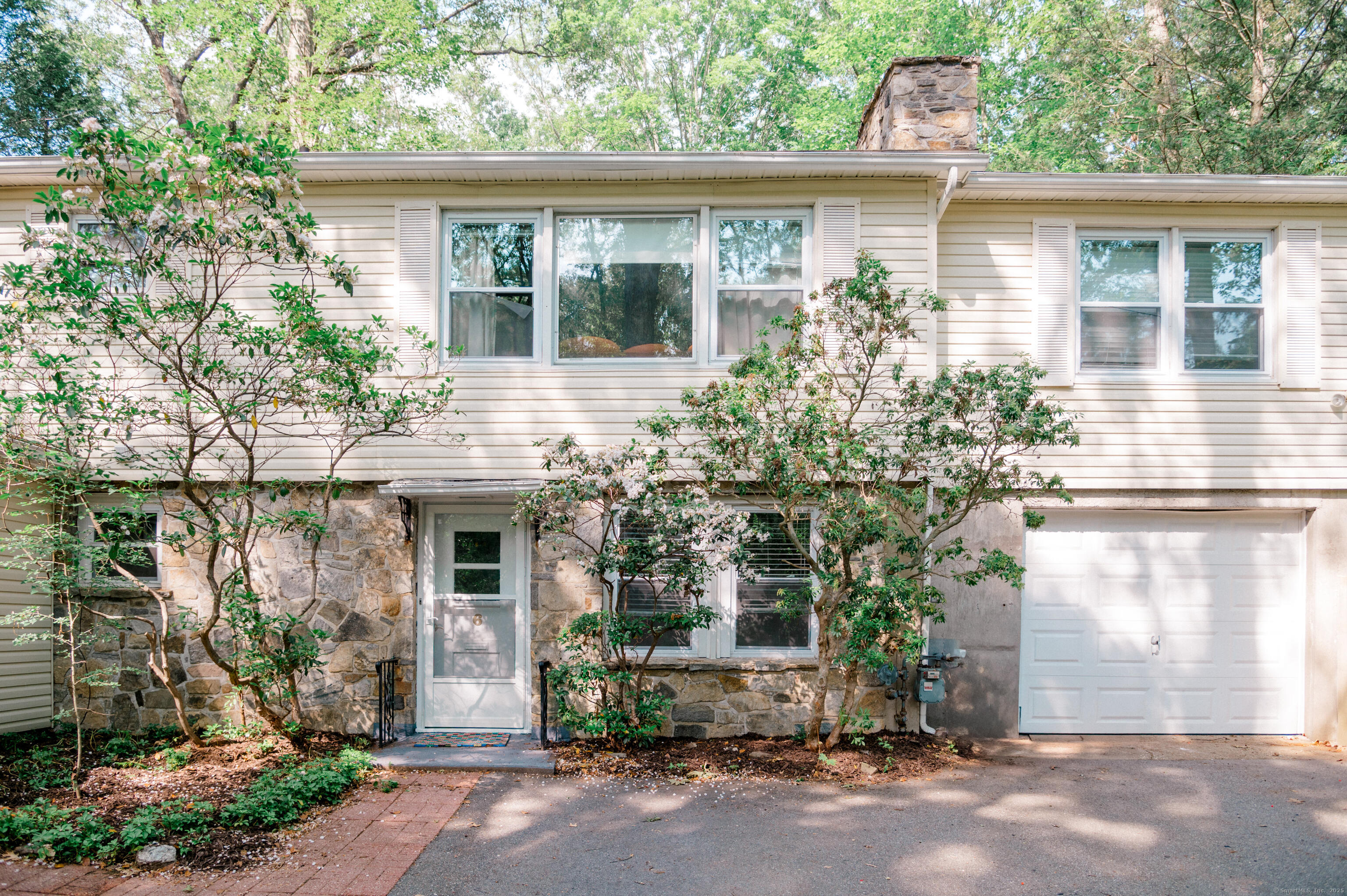 6 Eastwood Road